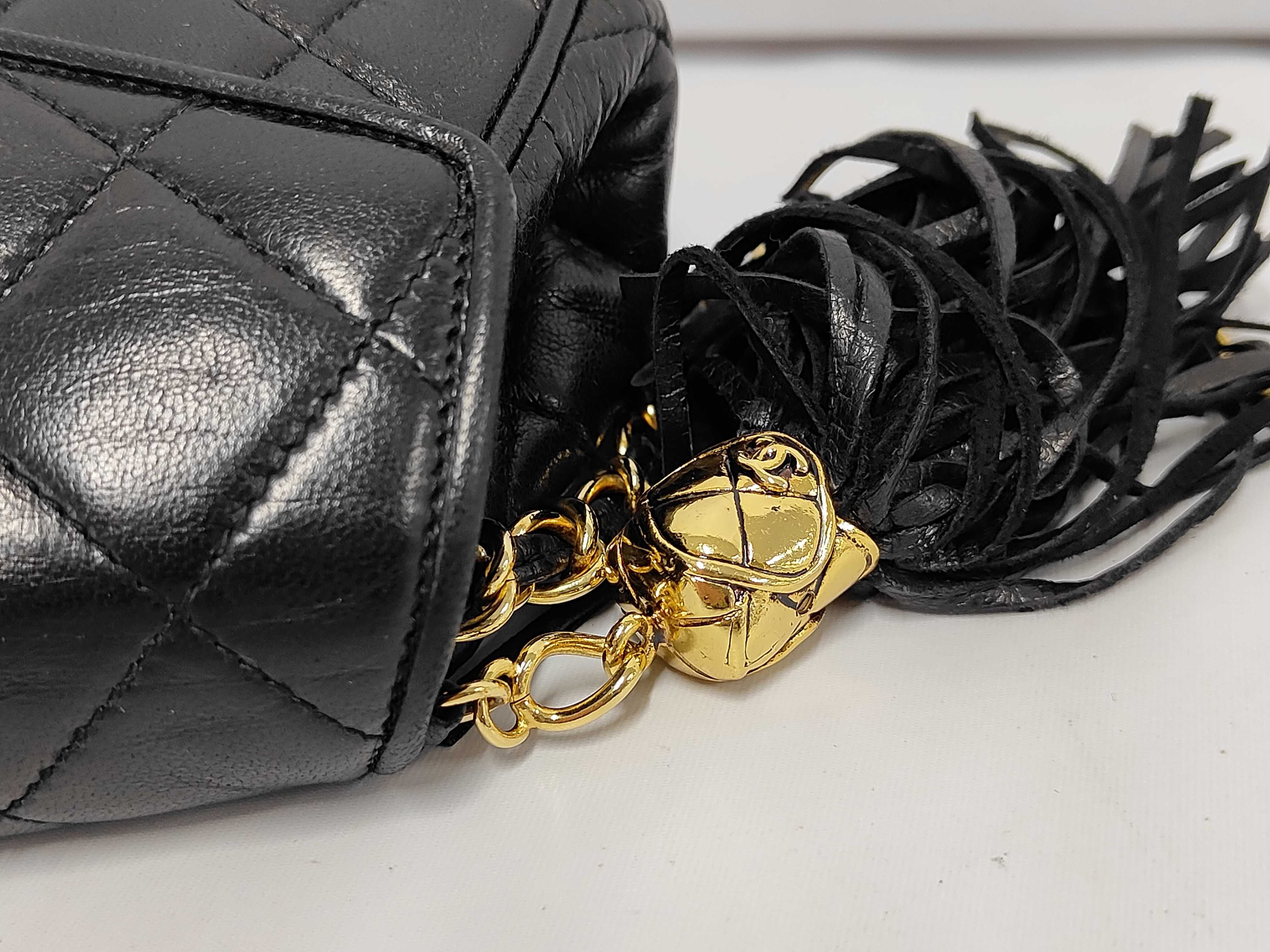 Vintage Matelassé Black Lambskin Shoulder Bag — view 7