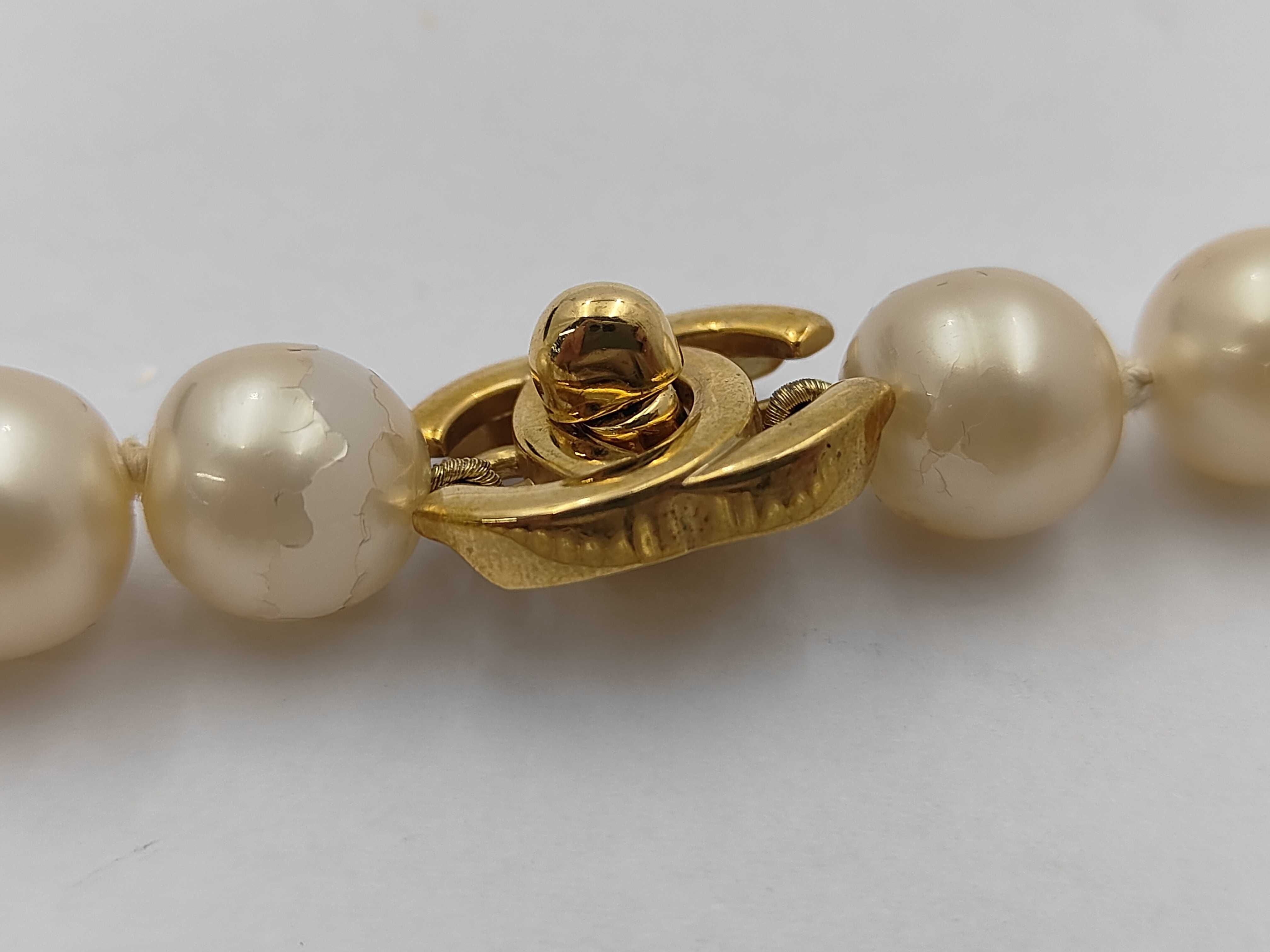 Pearl Necklace F16V Necklace — view 4
