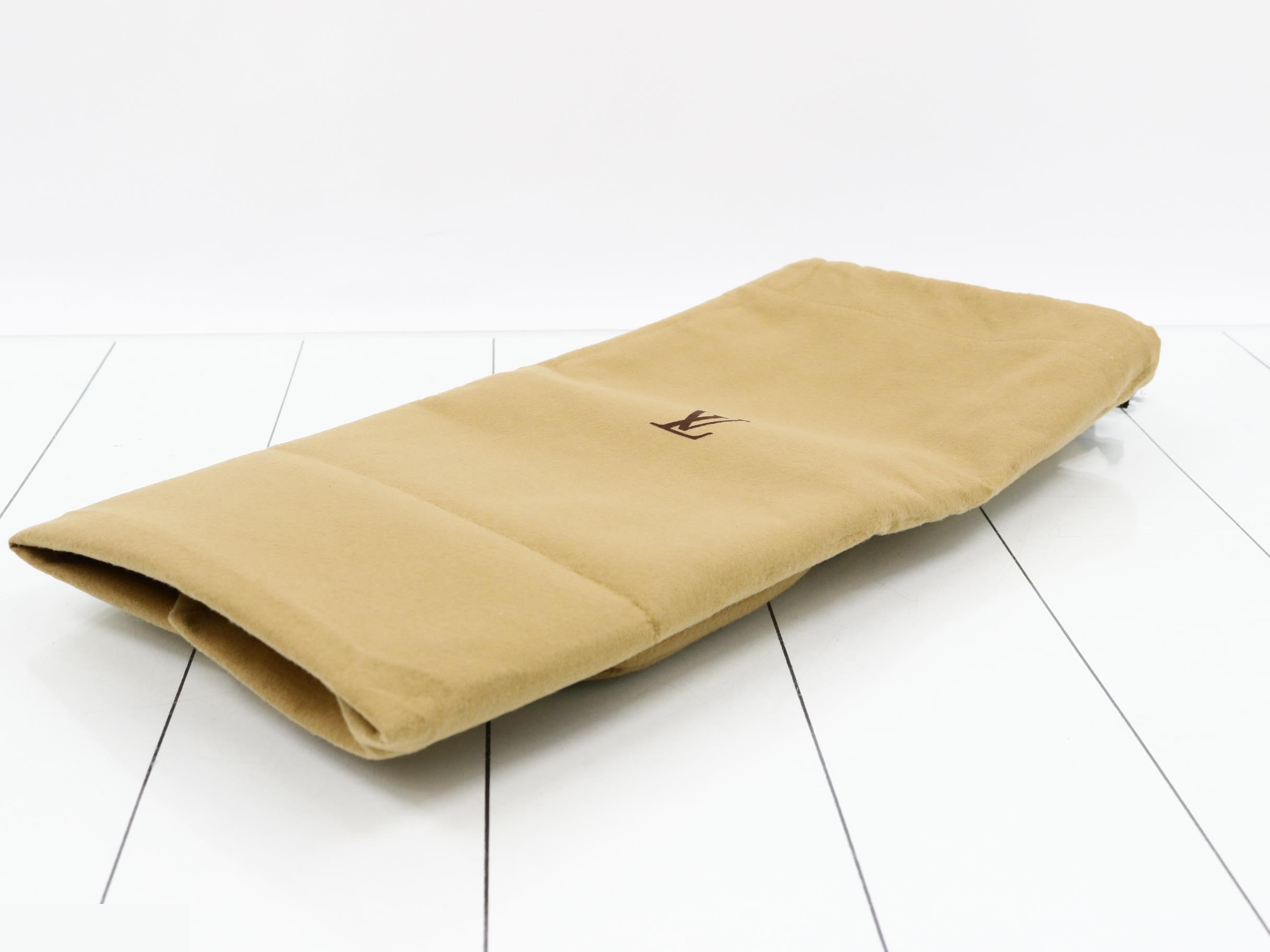 Epi Randonnée GM Kenyan Brown Shoulder Bag — view 7
