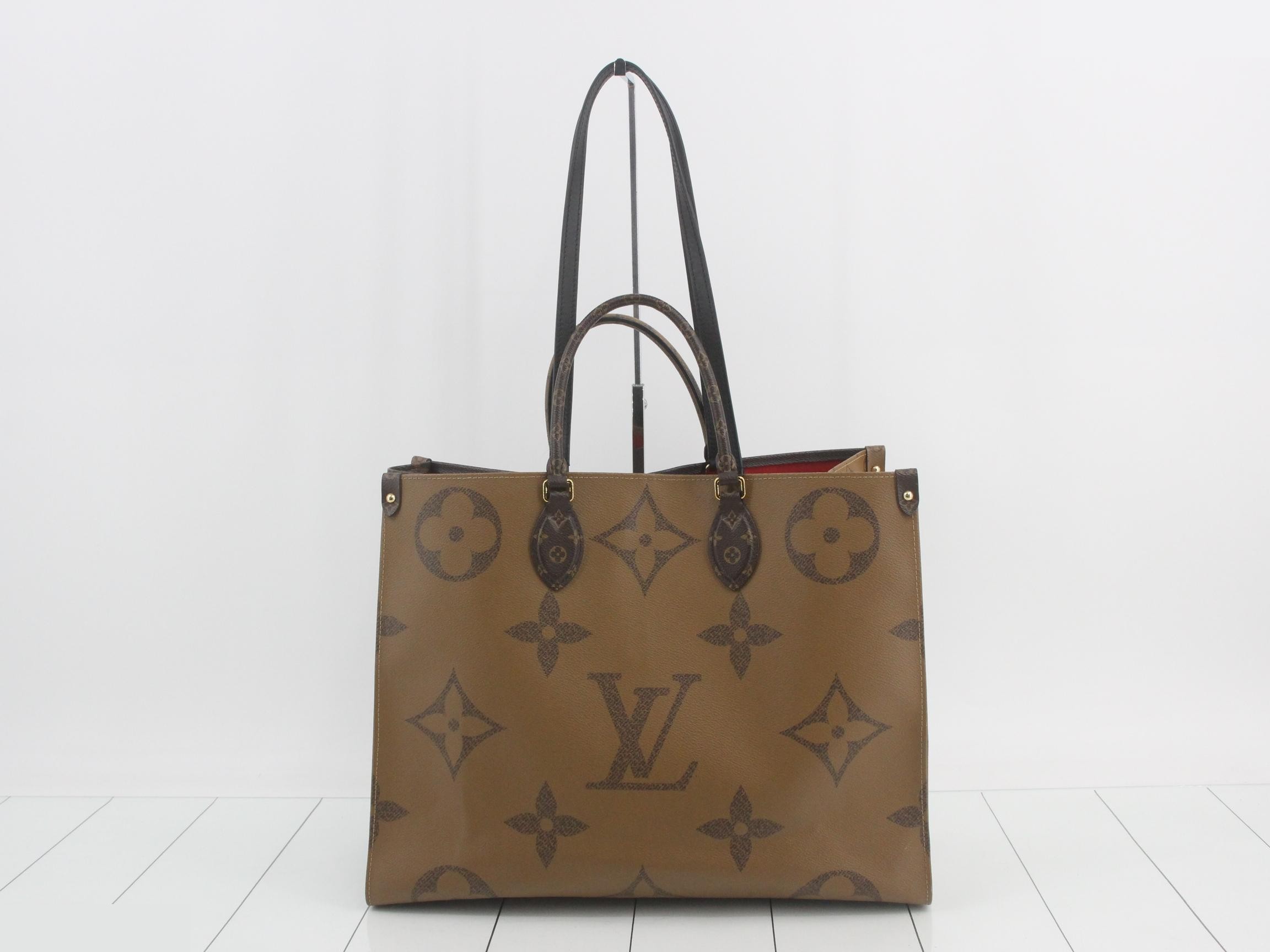 Monogram Giant Reverse OnTheGo GM 2-Way Tote Bag — view 2