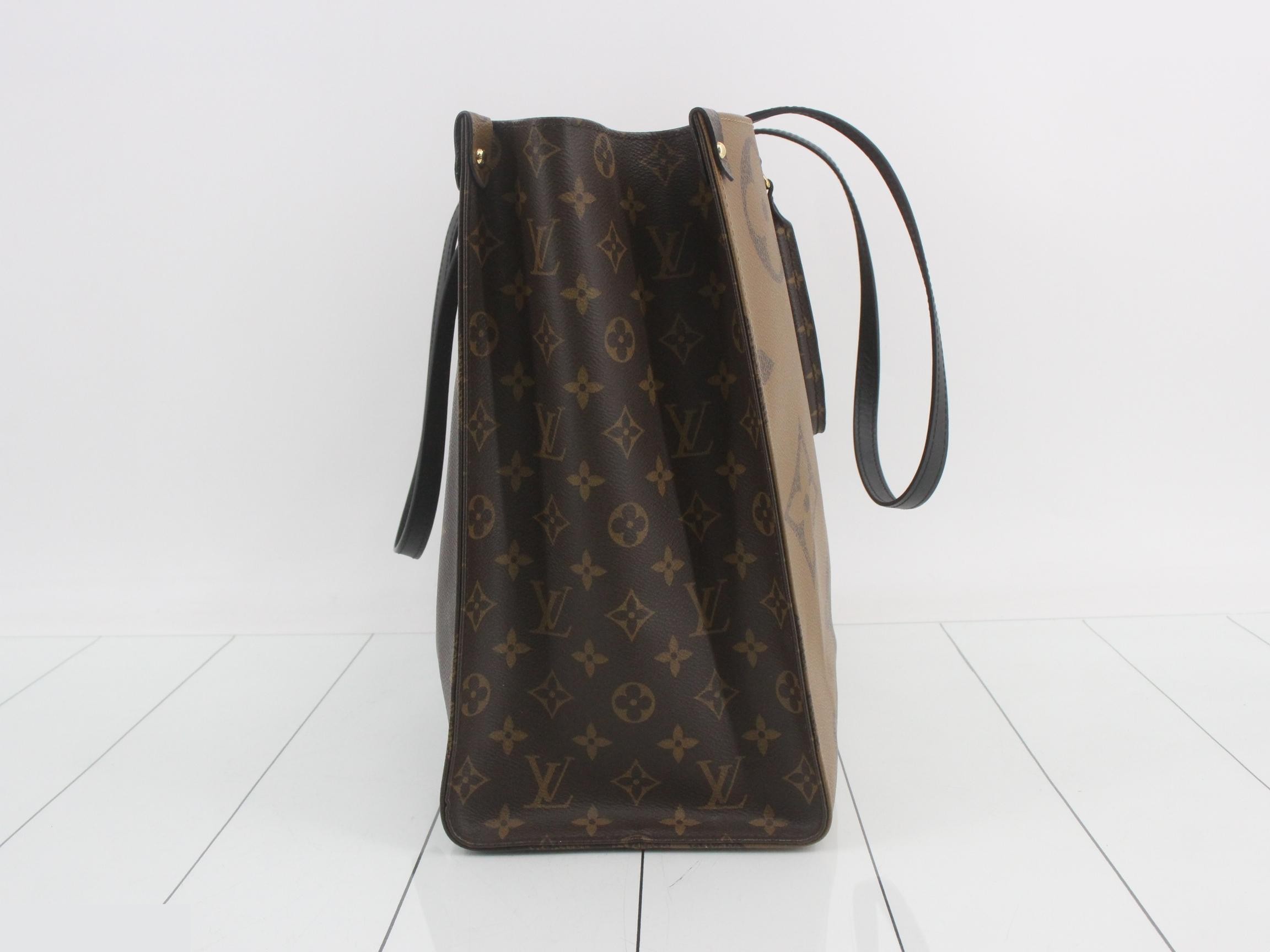 Monogram Giant Reverse OnTheGo GM 2-Way Tote Bag — view 3