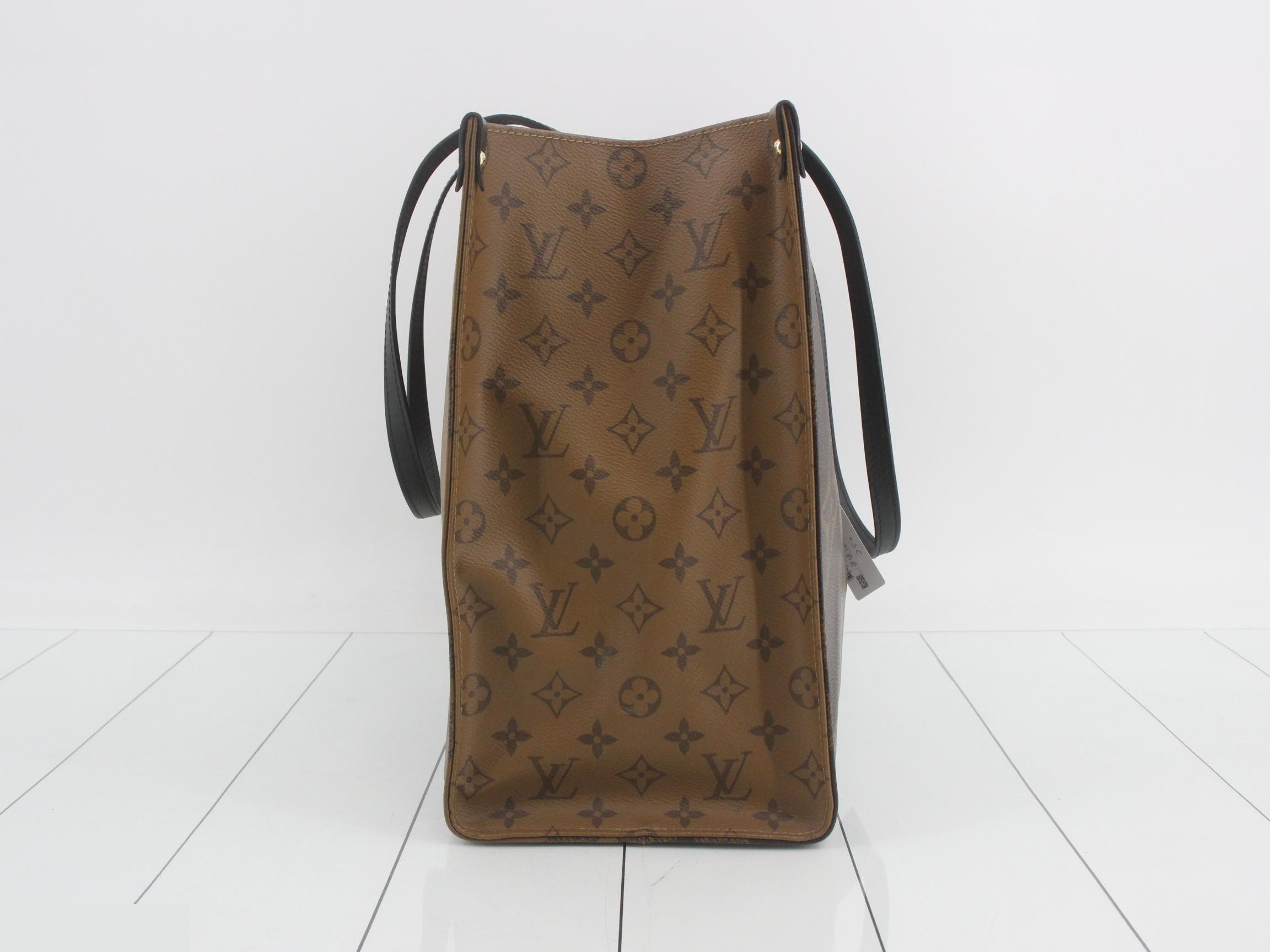 Monogram Giant Reverse OnTheGo GM 2-Way Tote Bag — view 4