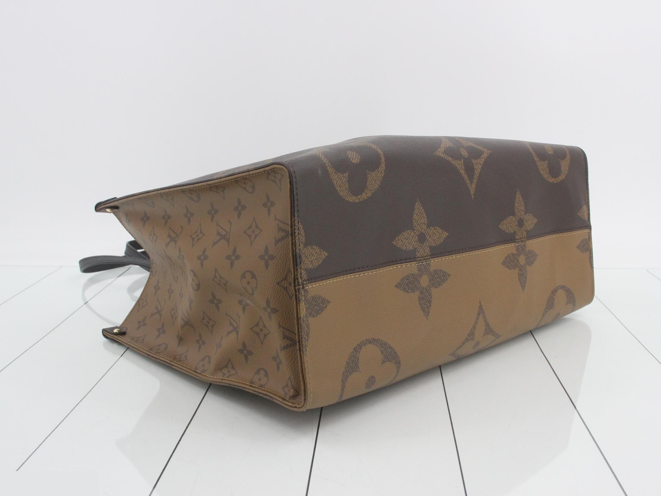 Monogram Giant Reverse OnTheGo GM 2-Way Tote Bag — view 5
