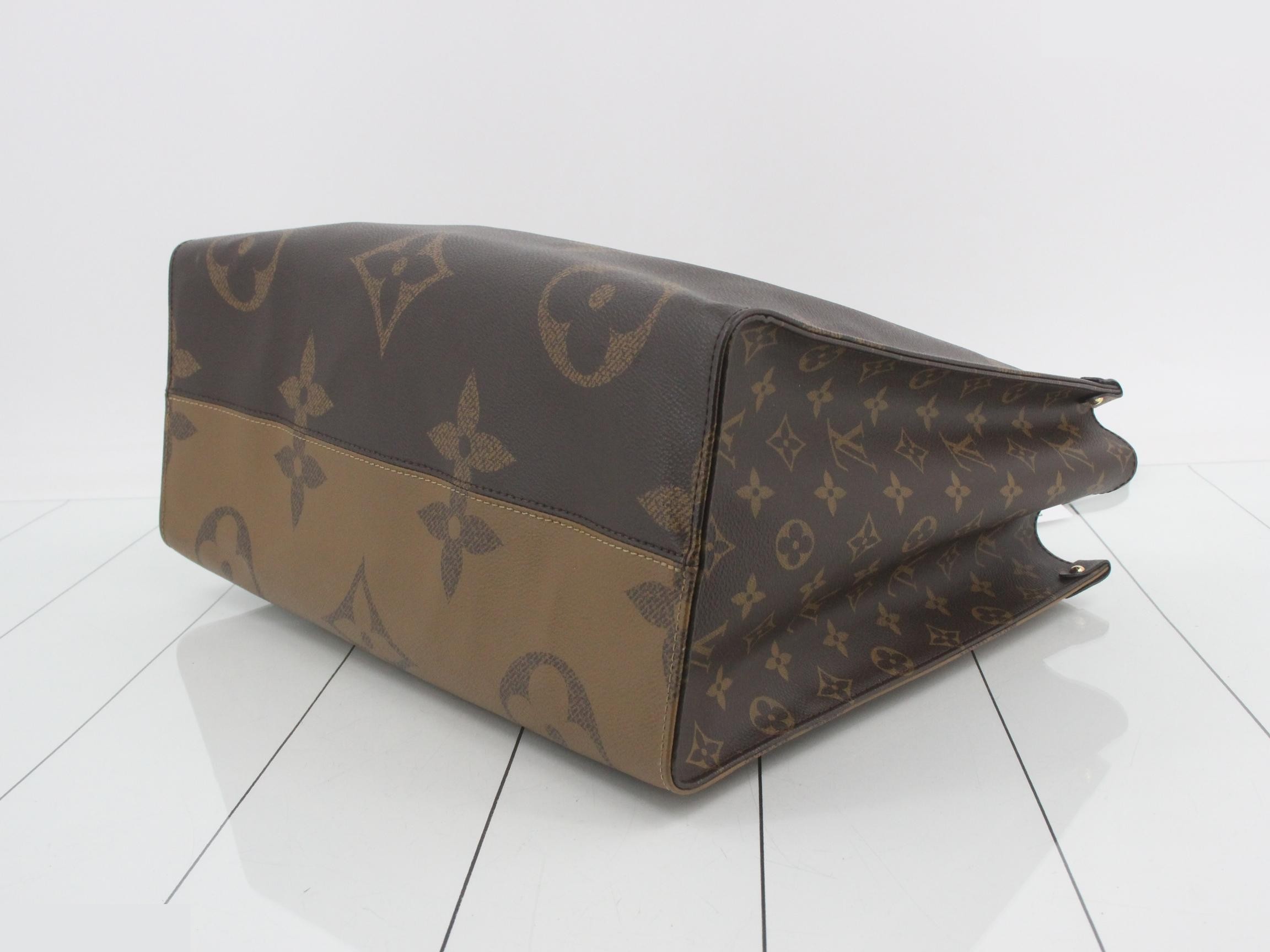 Monogram Giant Reverse OnTheGo GM 2-Way Tote Bag — view 6