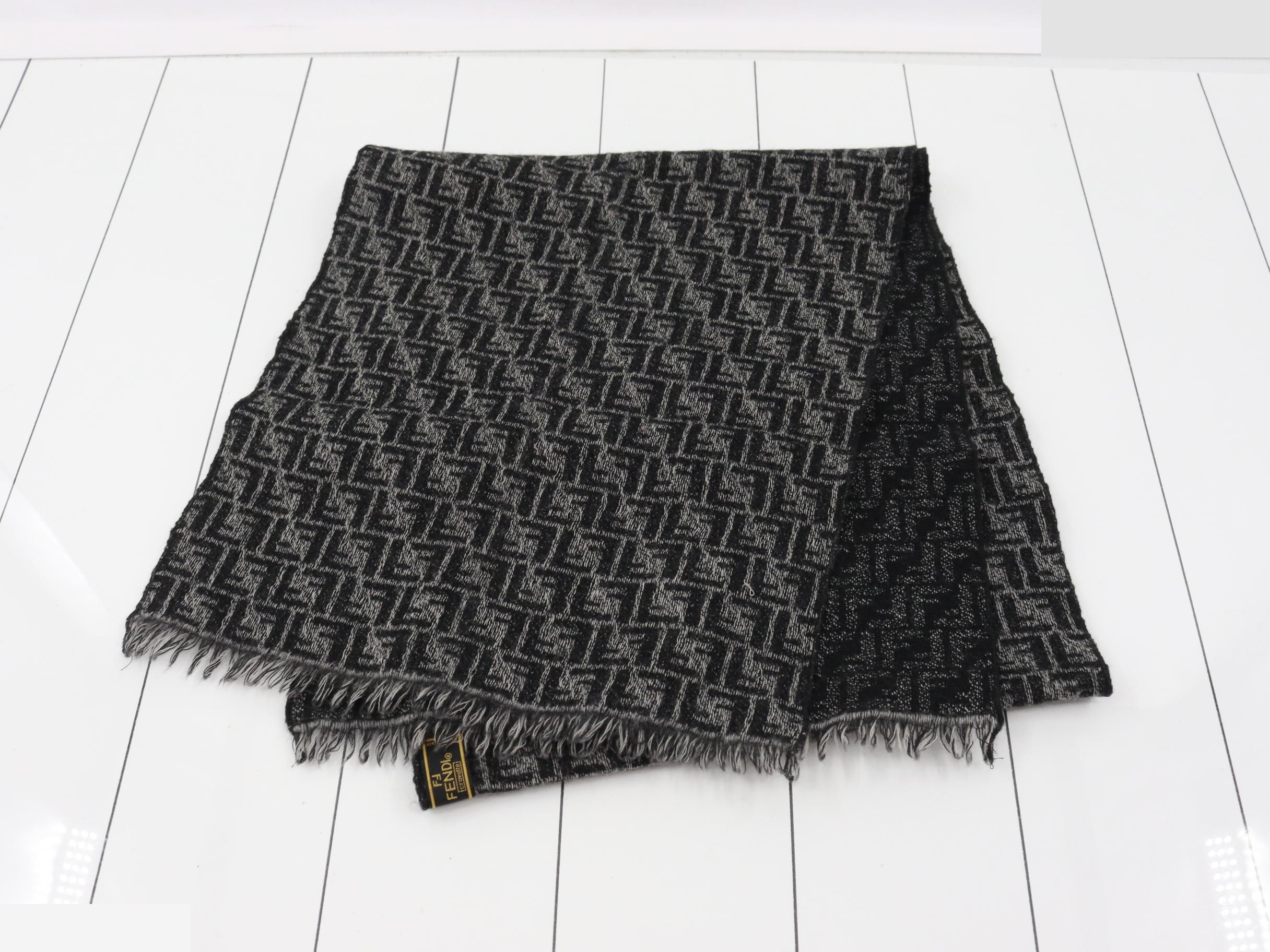 Zucca (accessories) - Scarf - Black — view 2