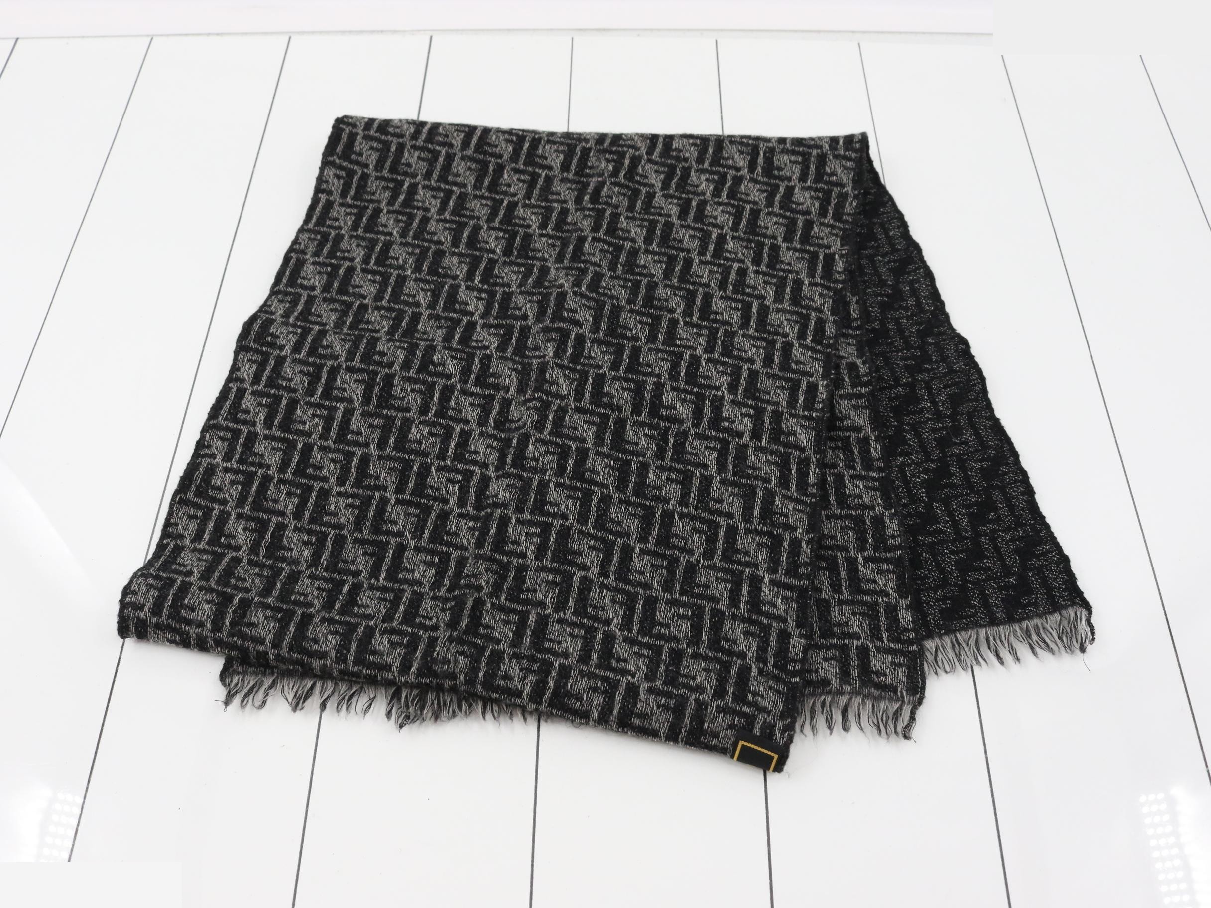 Zucca (accessories) - Scarf - Black — view 3