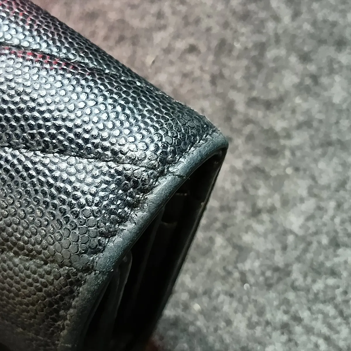 V-stitch YSL logo GNC692061 Leather Compact Wallet Black — view 13