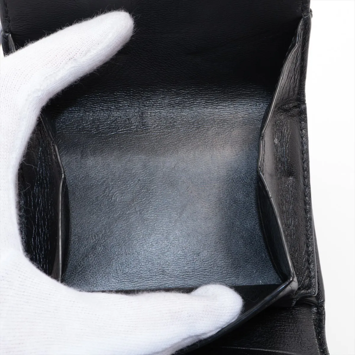 V-stitch YSL logo GNC692061 Leather Compact Wallet Black — view 7