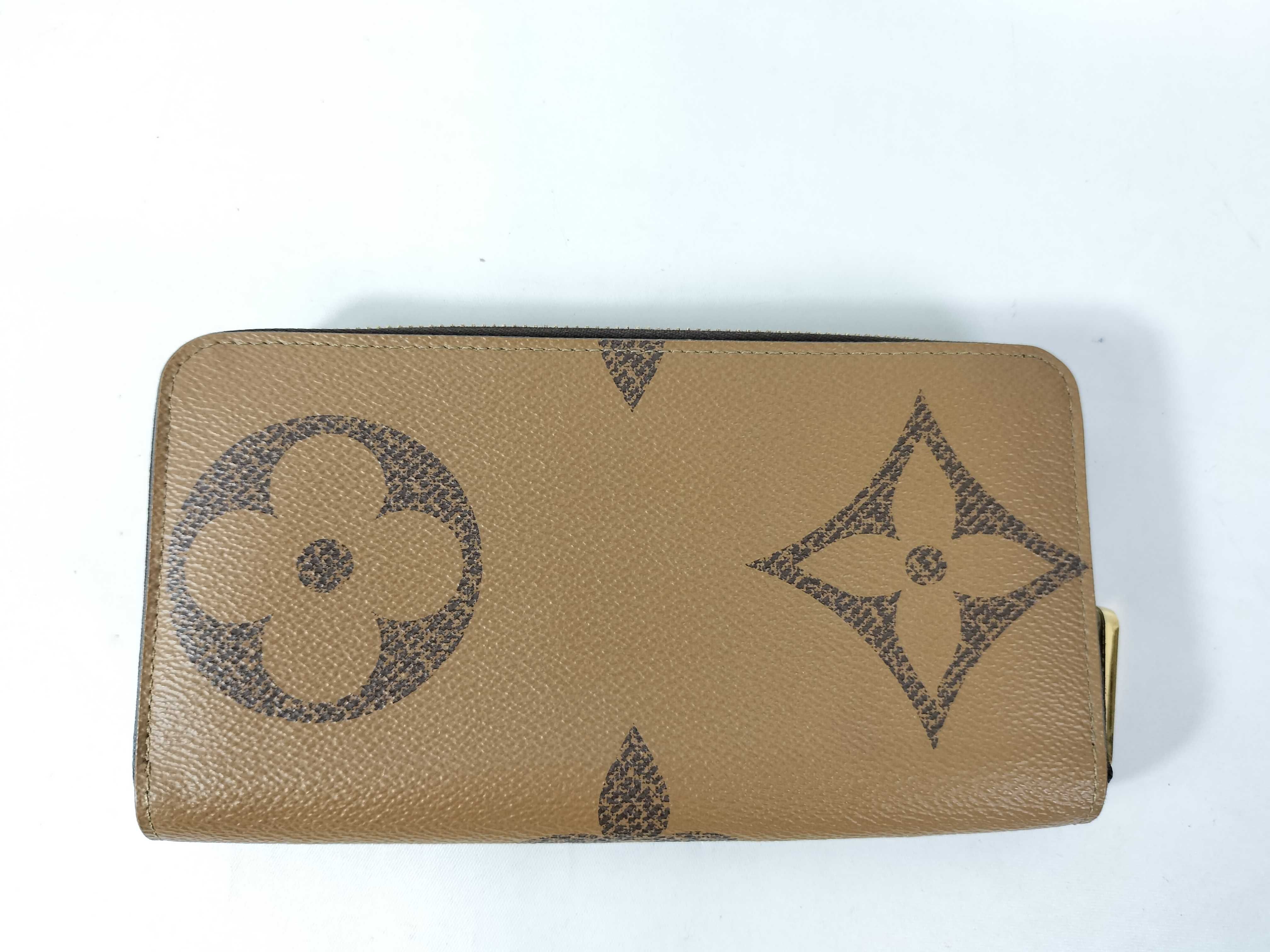 Monogram Louis Vuitton Round Wallet Monogram Giant Wallet