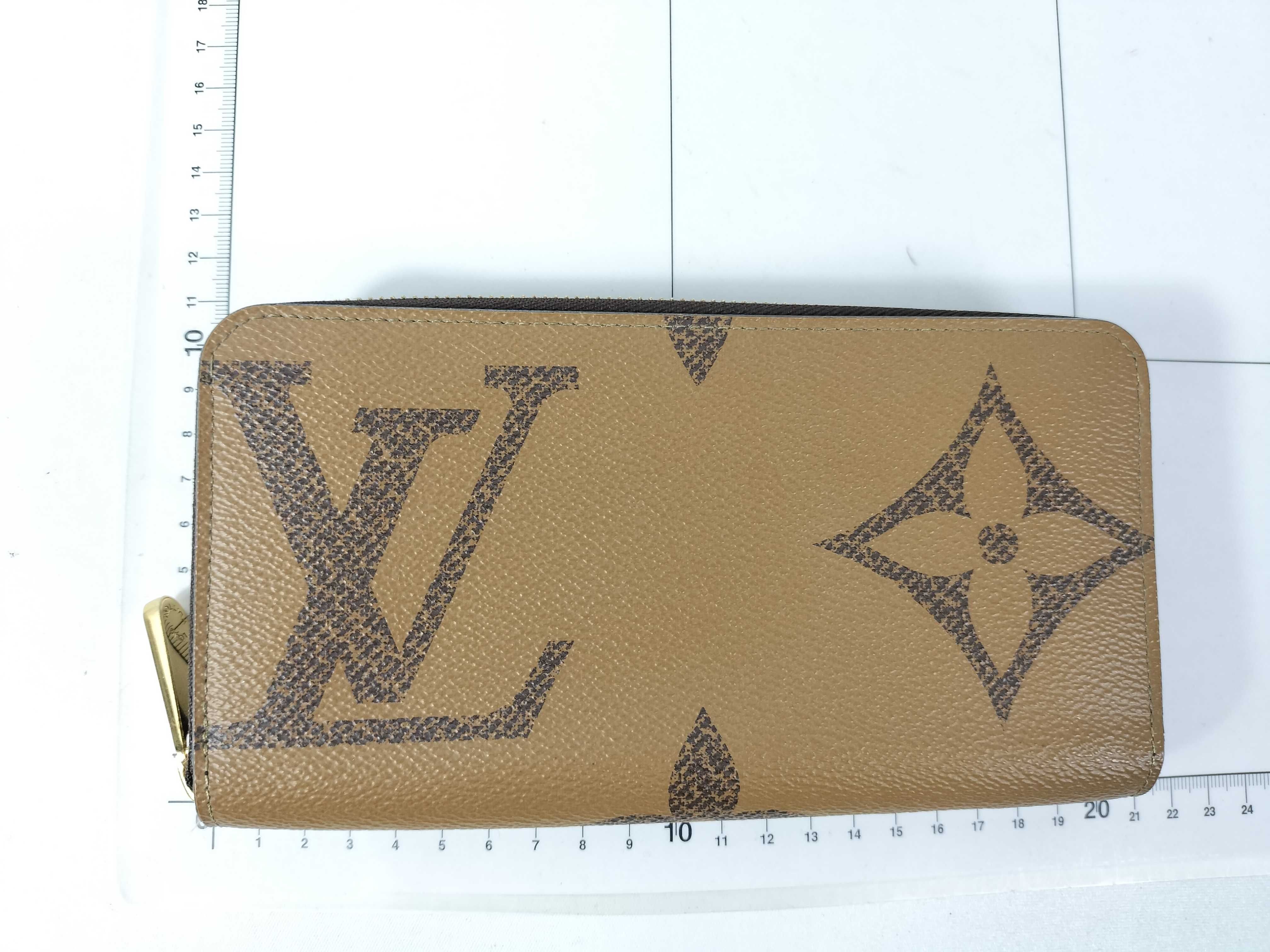 Monogram Louis Vuitton Round Wallet Monogram Giant Wallet — view 2