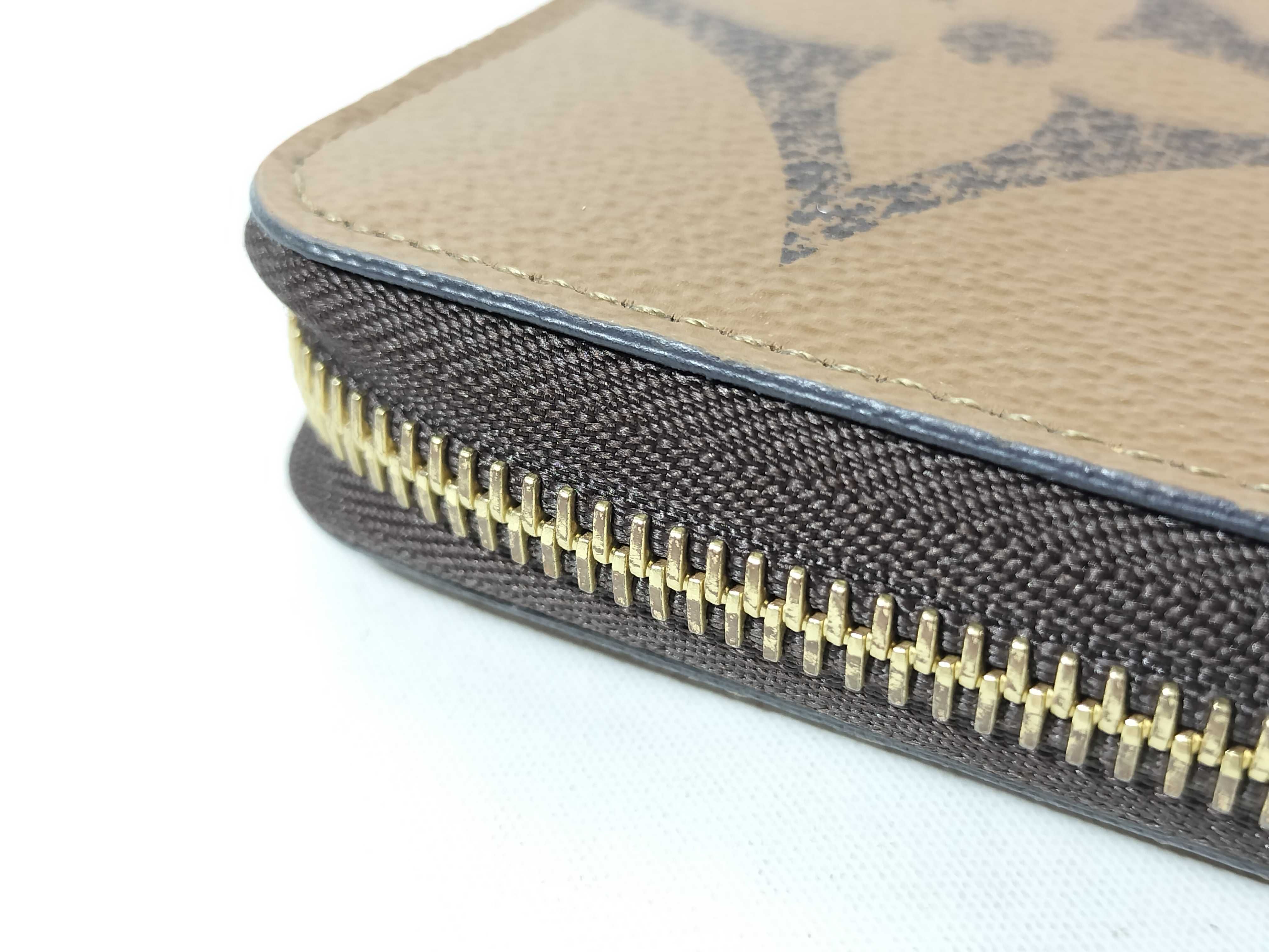 Monogram Louis Vuitton Round Wallet Monogram Giant Wallet — view 11