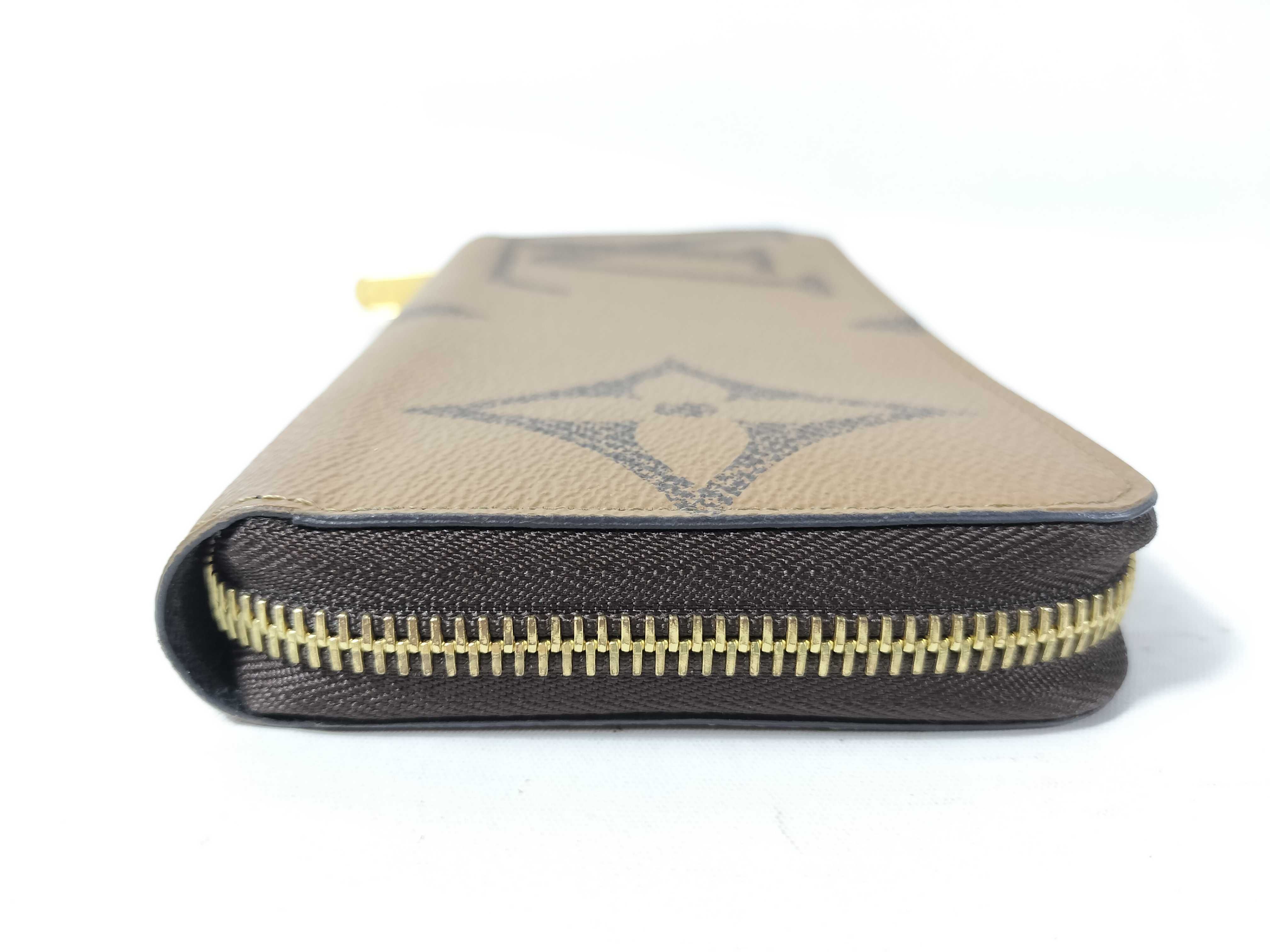 Monogram Louis Vuitton Round Wallet Monogram Giant Wallet — view 3