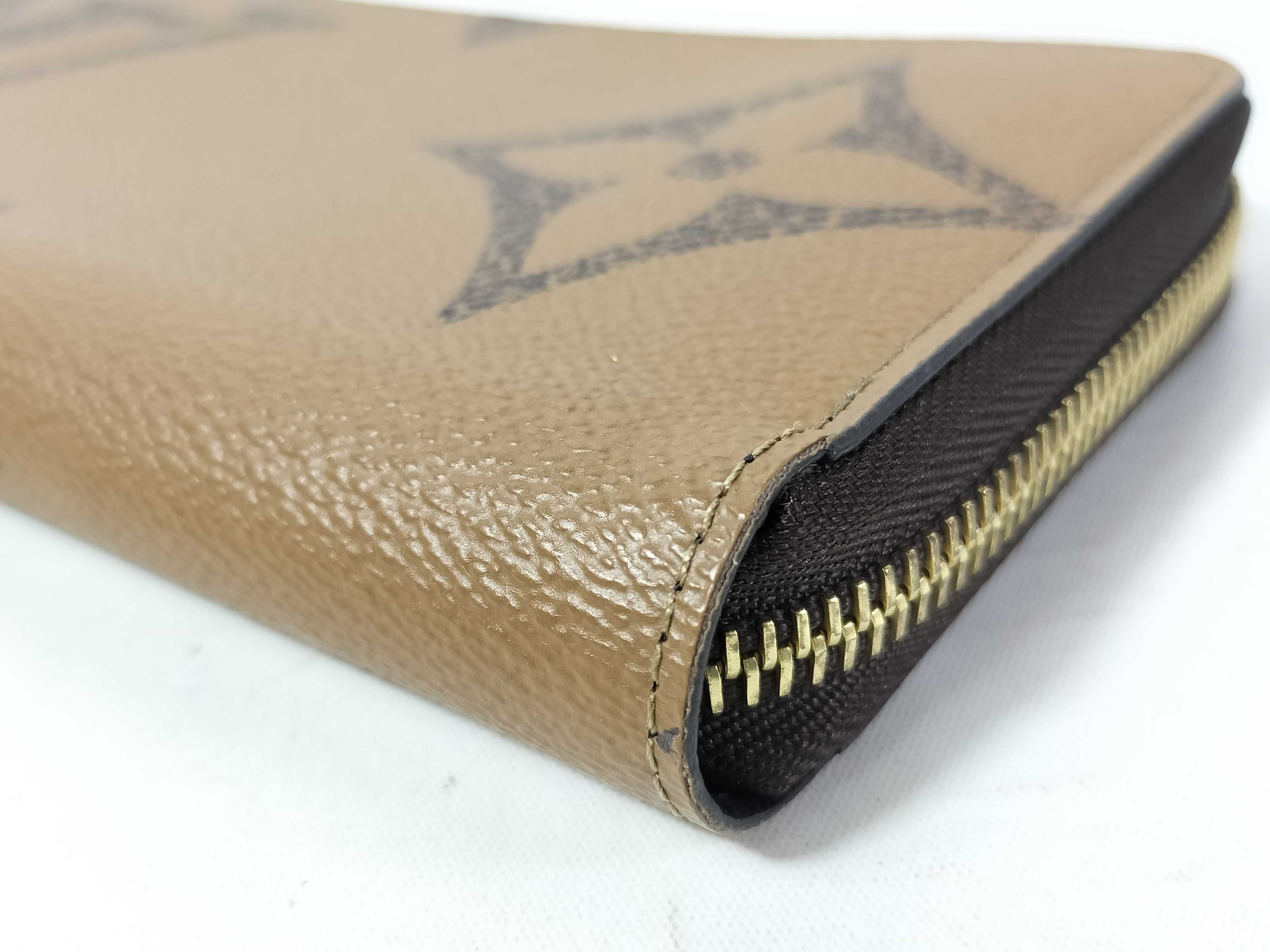 Monogram Louis Vuitton Round Wallet Monogram Giant Wallet — view 6