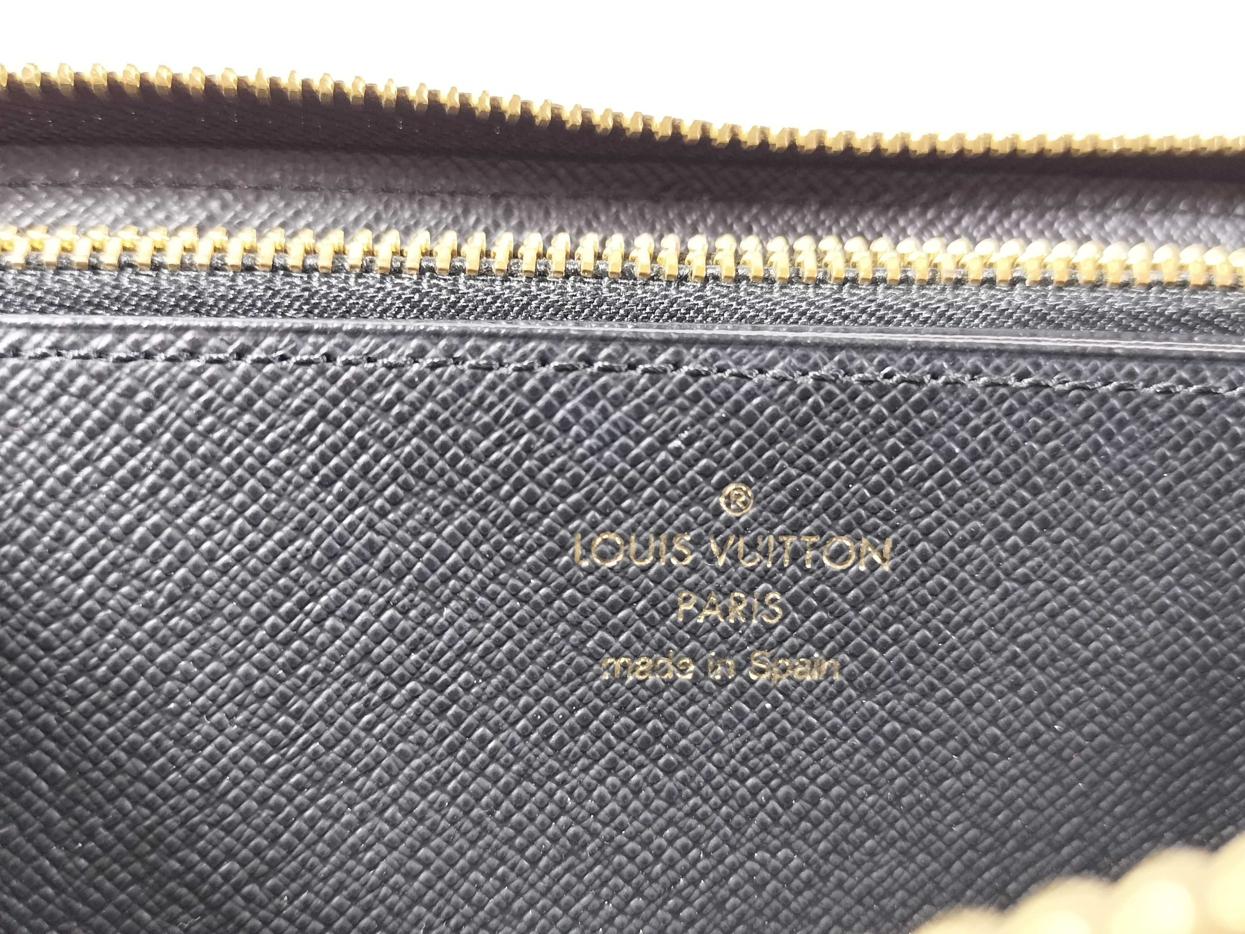 Monogram Louis Vuitton Round Wallet Monogram Giant Wallet — view 9