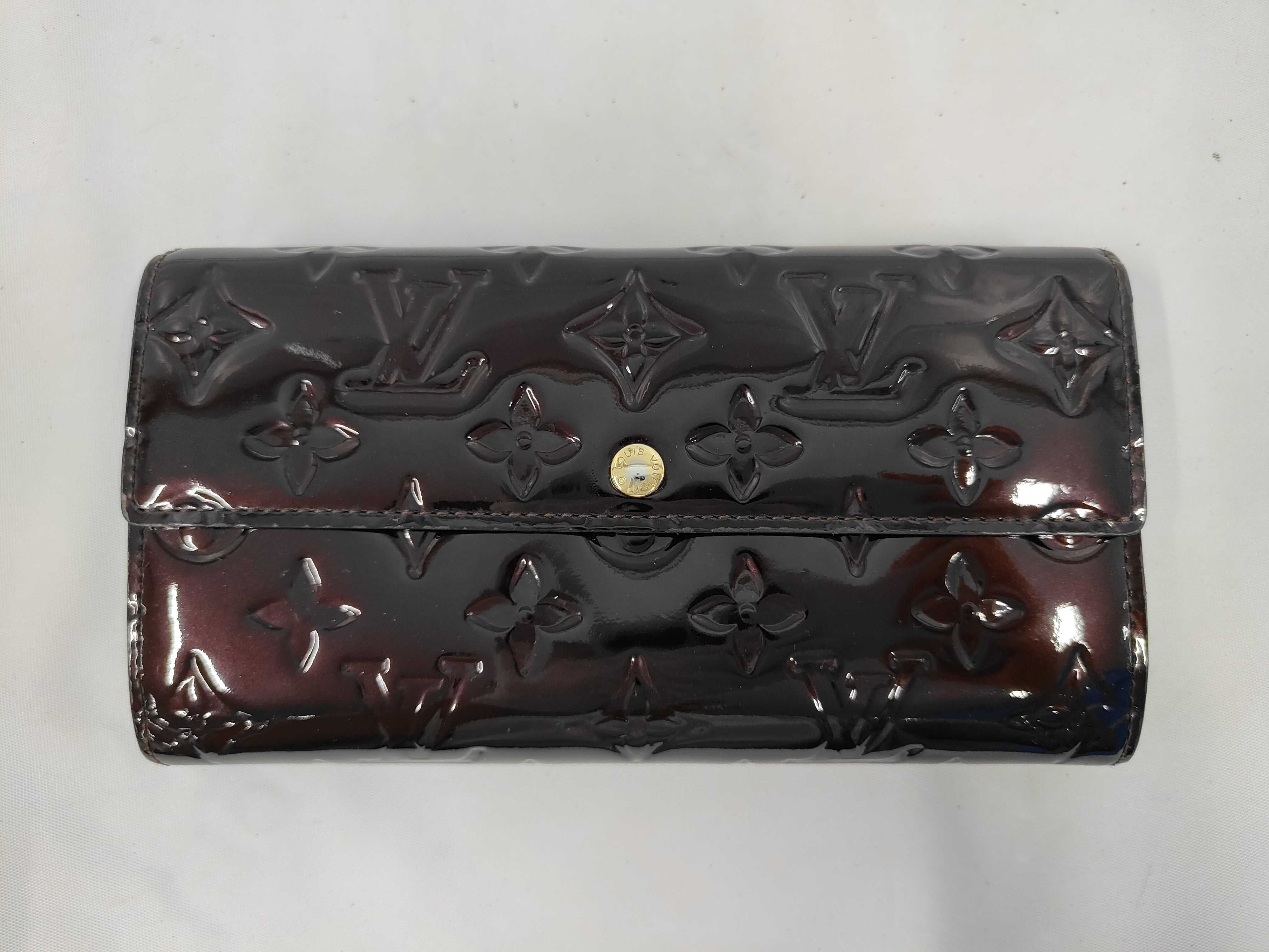 M93524 Vernis Portefeuille Sarah Amarante Wallet with Box
