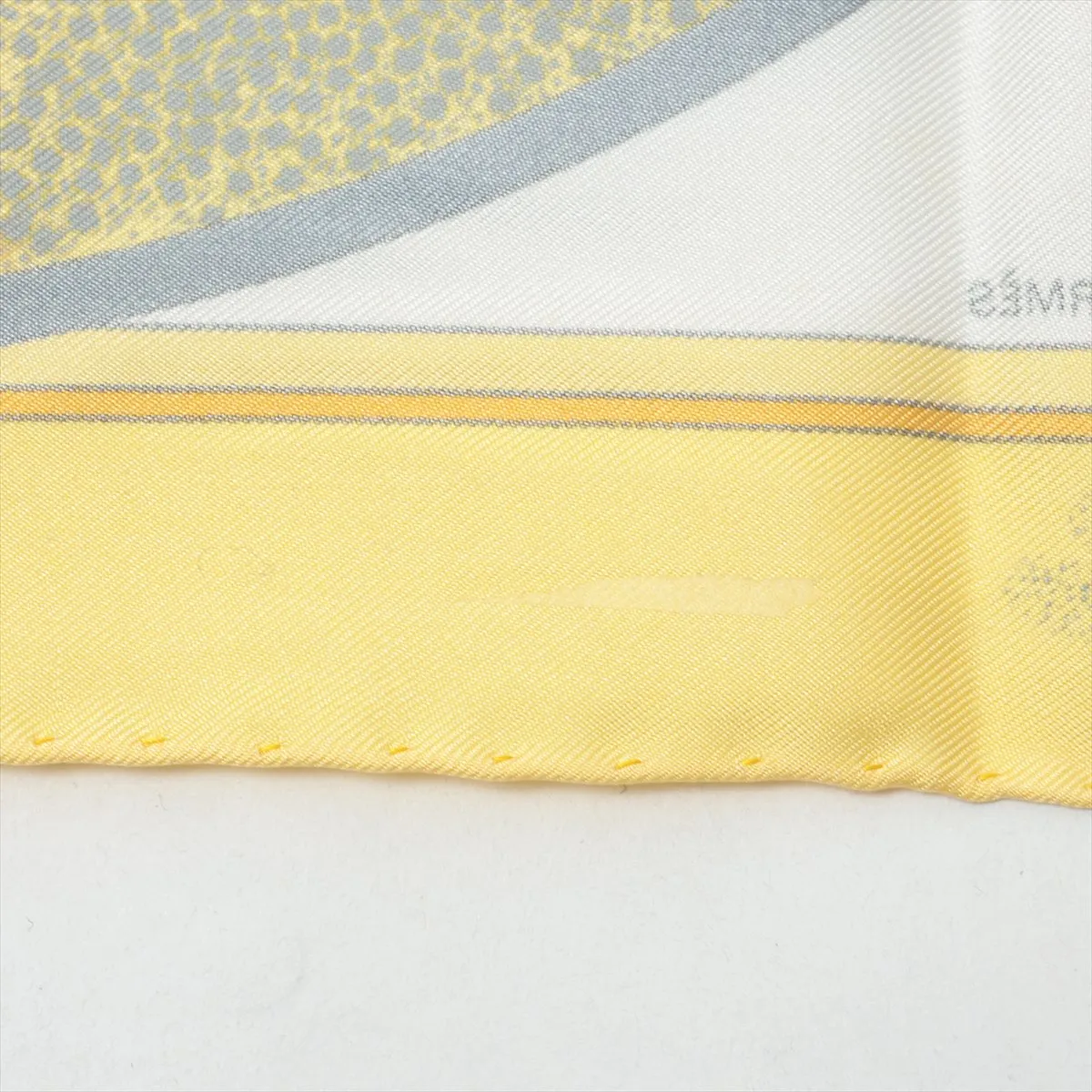 Carre 45 FEUX D’ARTIFICE Fire of Art Scarf Silk Yellow — view 8