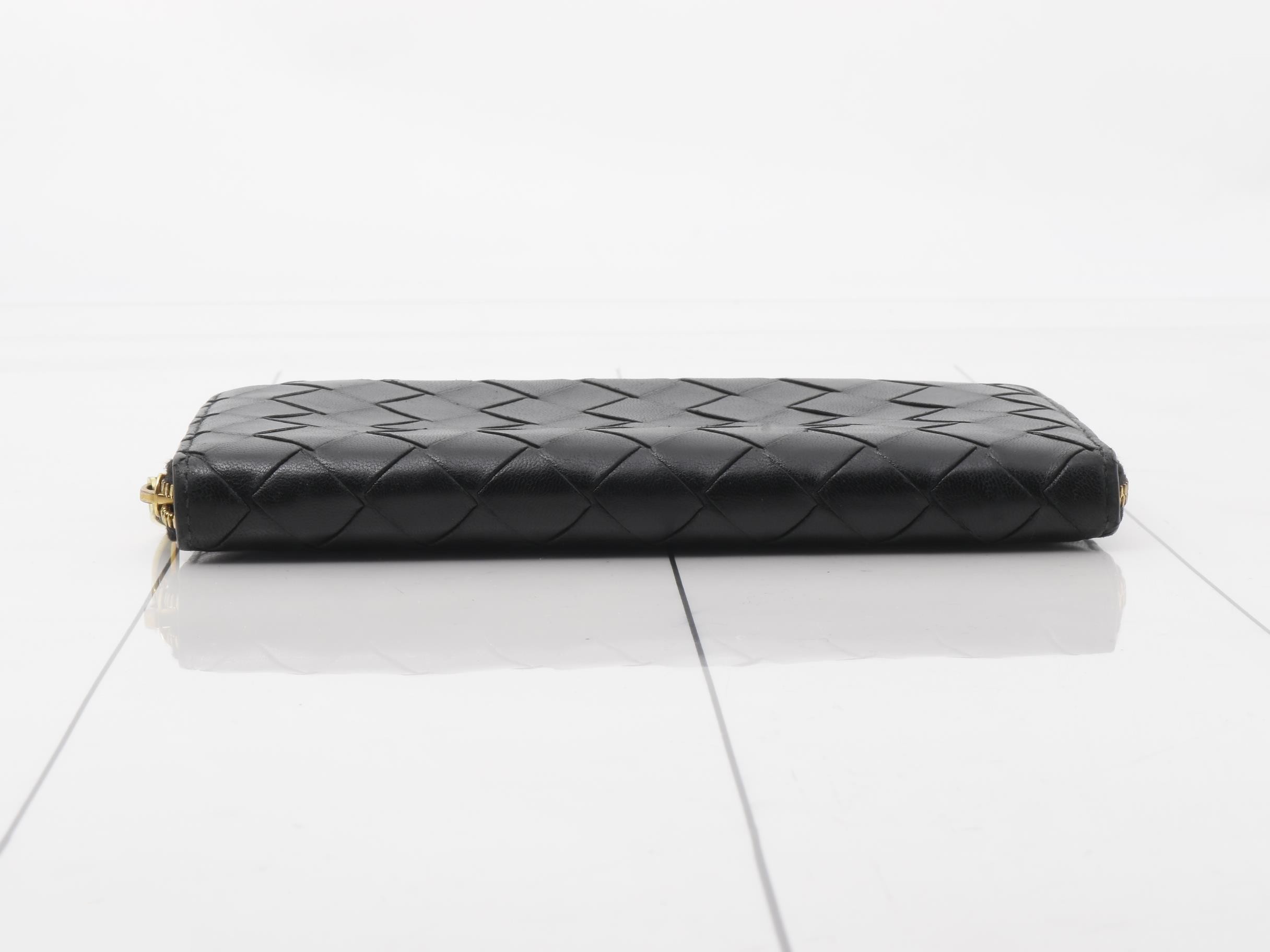 Intrecciato long wallet, round shape, leather, black — view 3