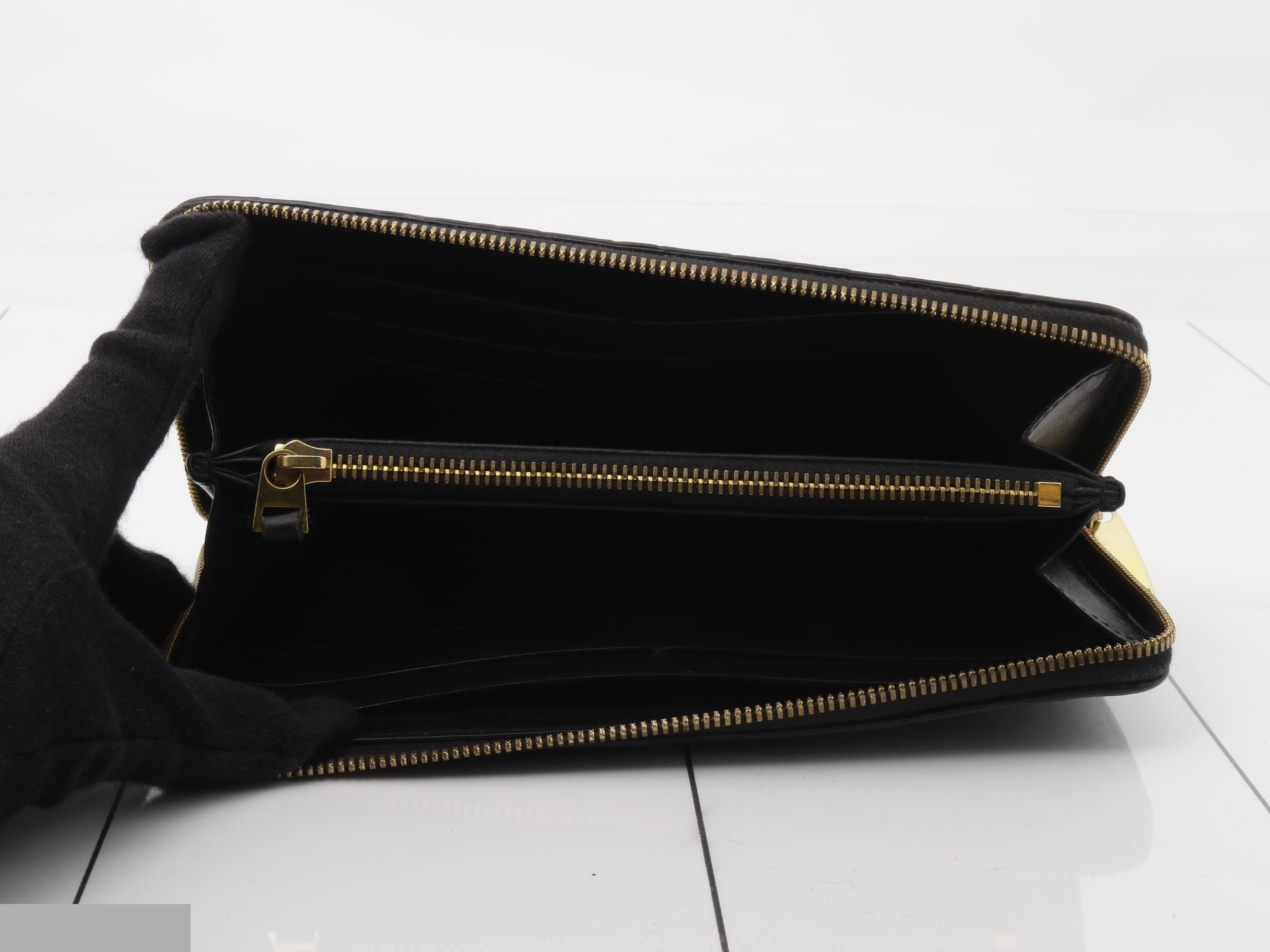 Intrecciato long wallet, round shape, leather, black — view 4