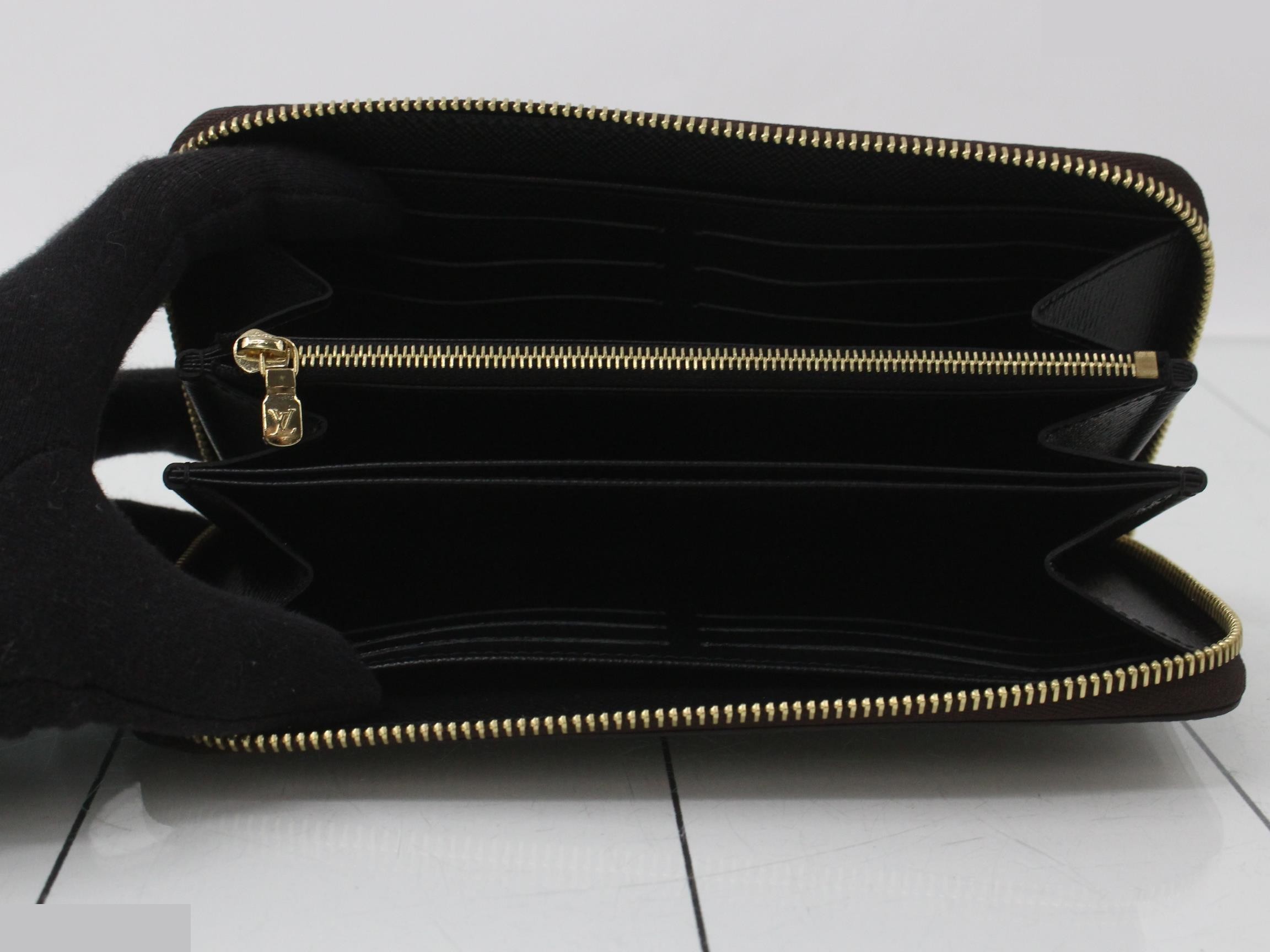 Zippy Wallet M82444, Unused, Retail Price ¥122,100 — view 4