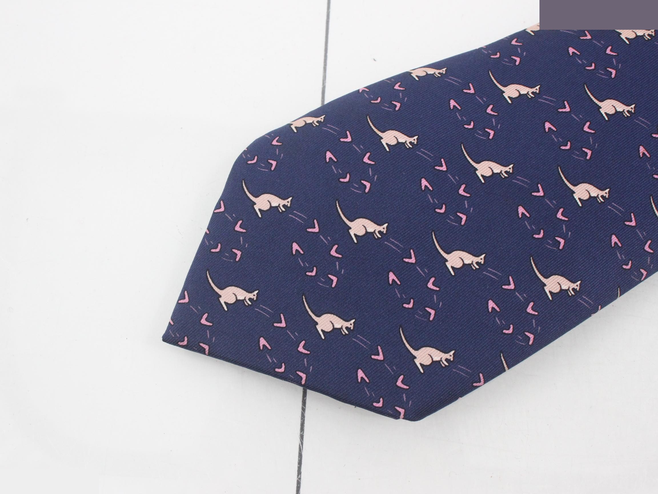 tie — view 3