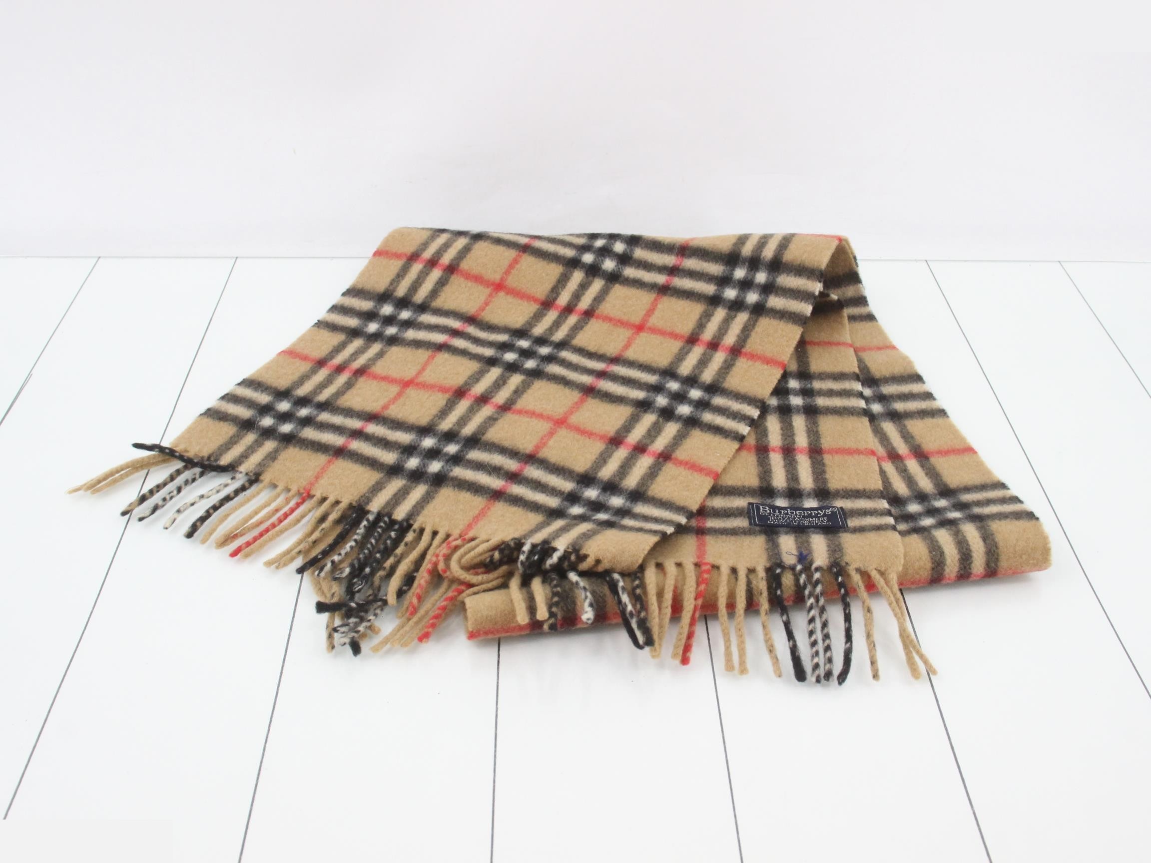 Cashmere accessories, scarves, and small items. — view 2