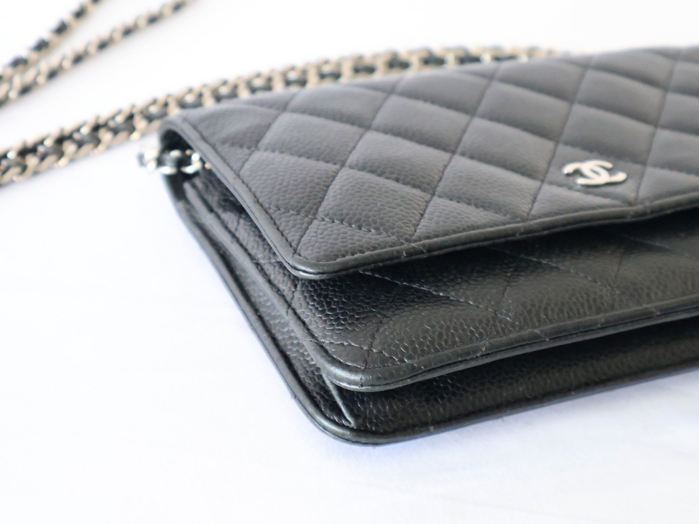 Caviar leather matelassé chain wallet shoulder bag, black — view 3