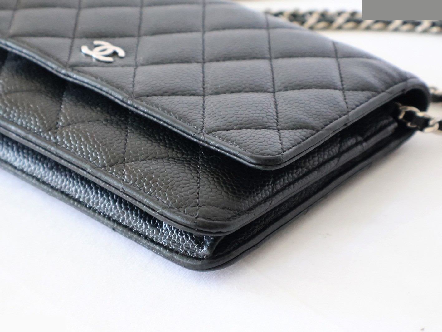 Caviar leather matelassé chain wallet shoulder bag, black — view 4