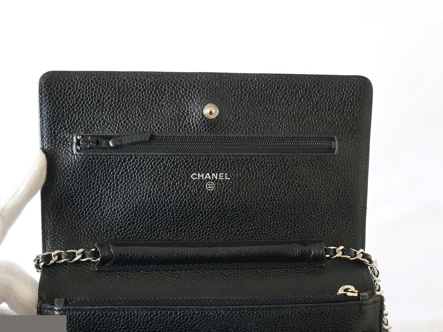 Caviar leather matelassé chain wallet shoulder bag, black — view 9