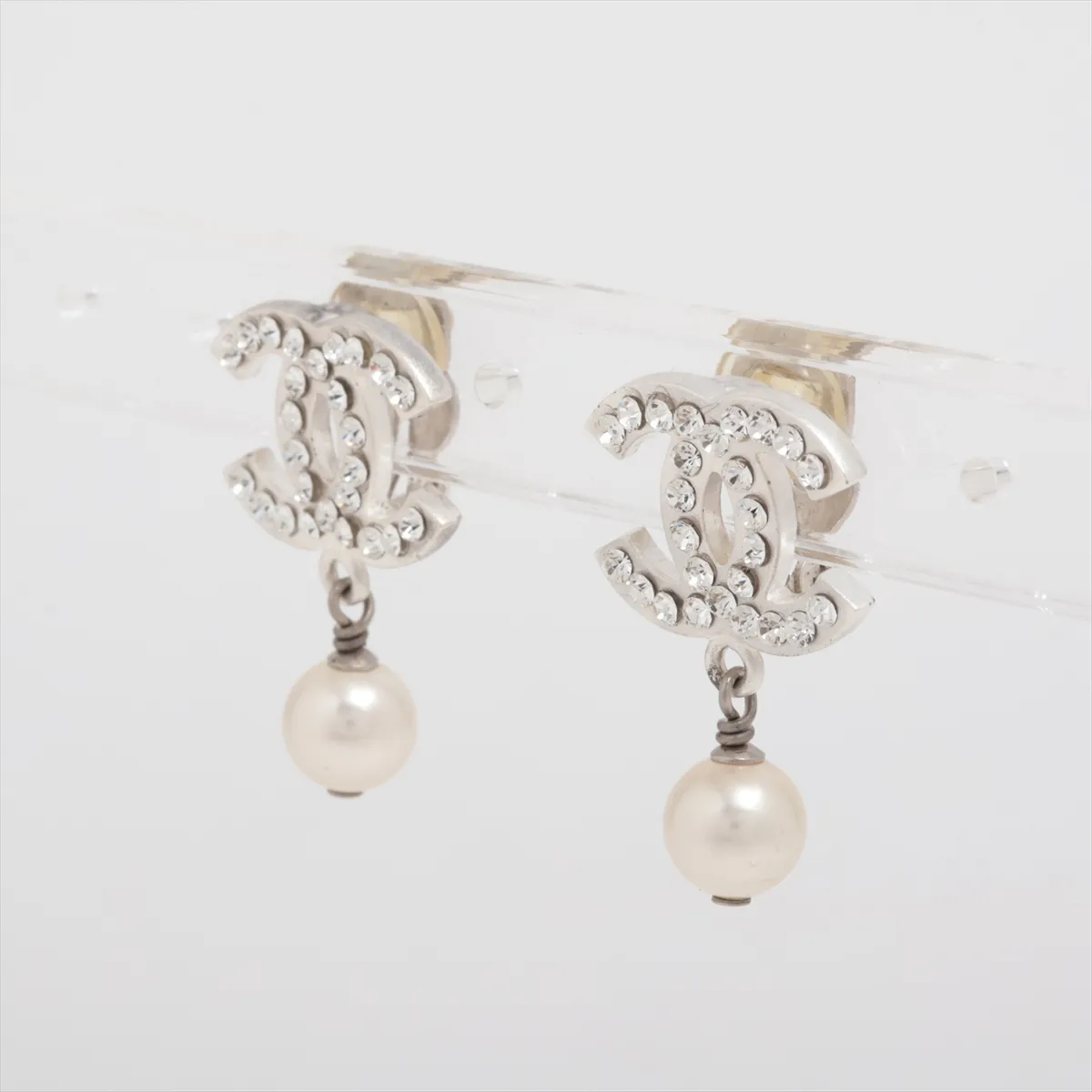 Coco Mark 03A Earrings (for both ears) Metal x Rhinestone x Faux Pearl Silver Perfume — view 3