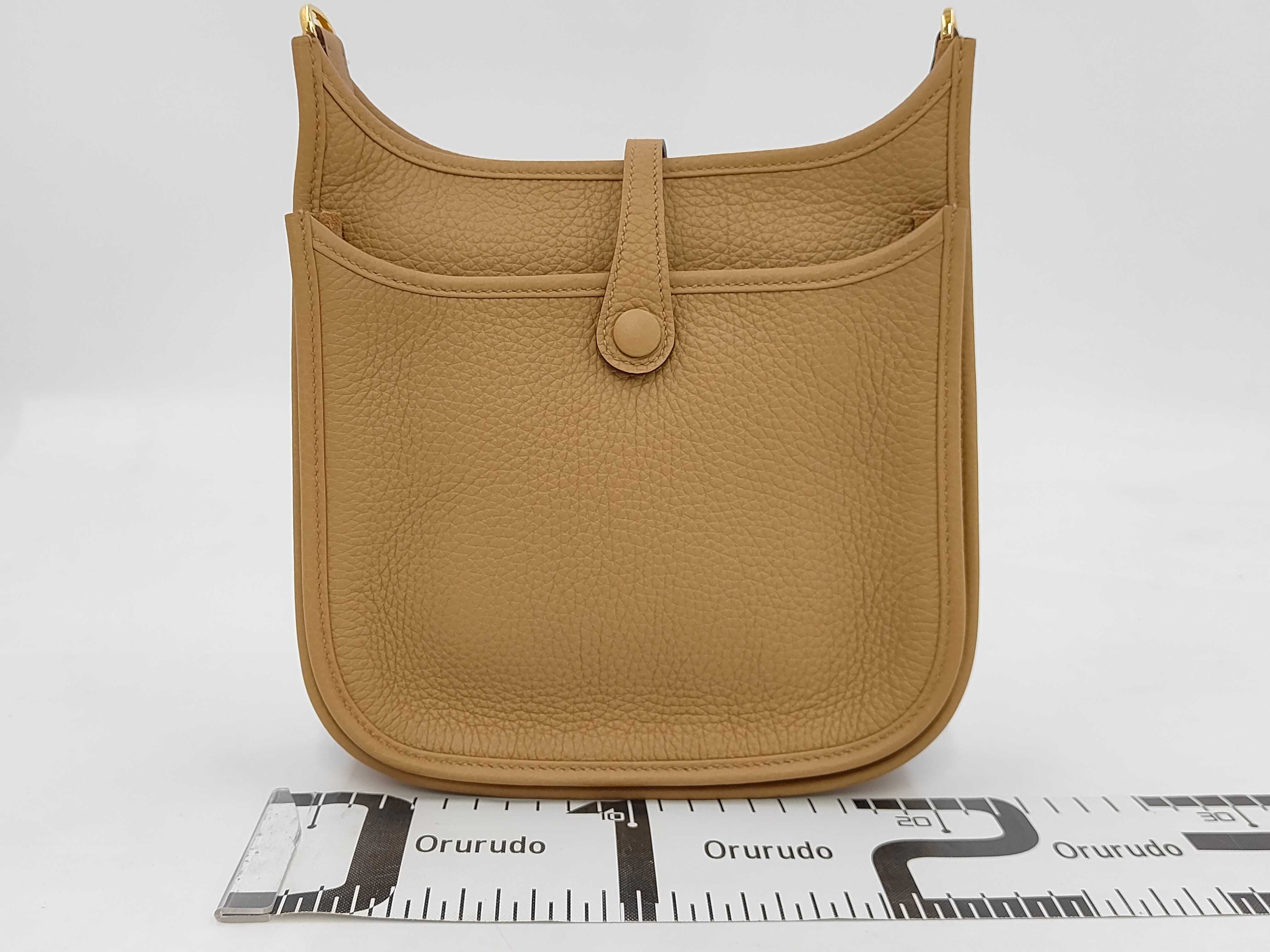 Evelyn 3 23 Biscuit Taurillon Clemence Gold hardware K engraved shoulder bag — view 2