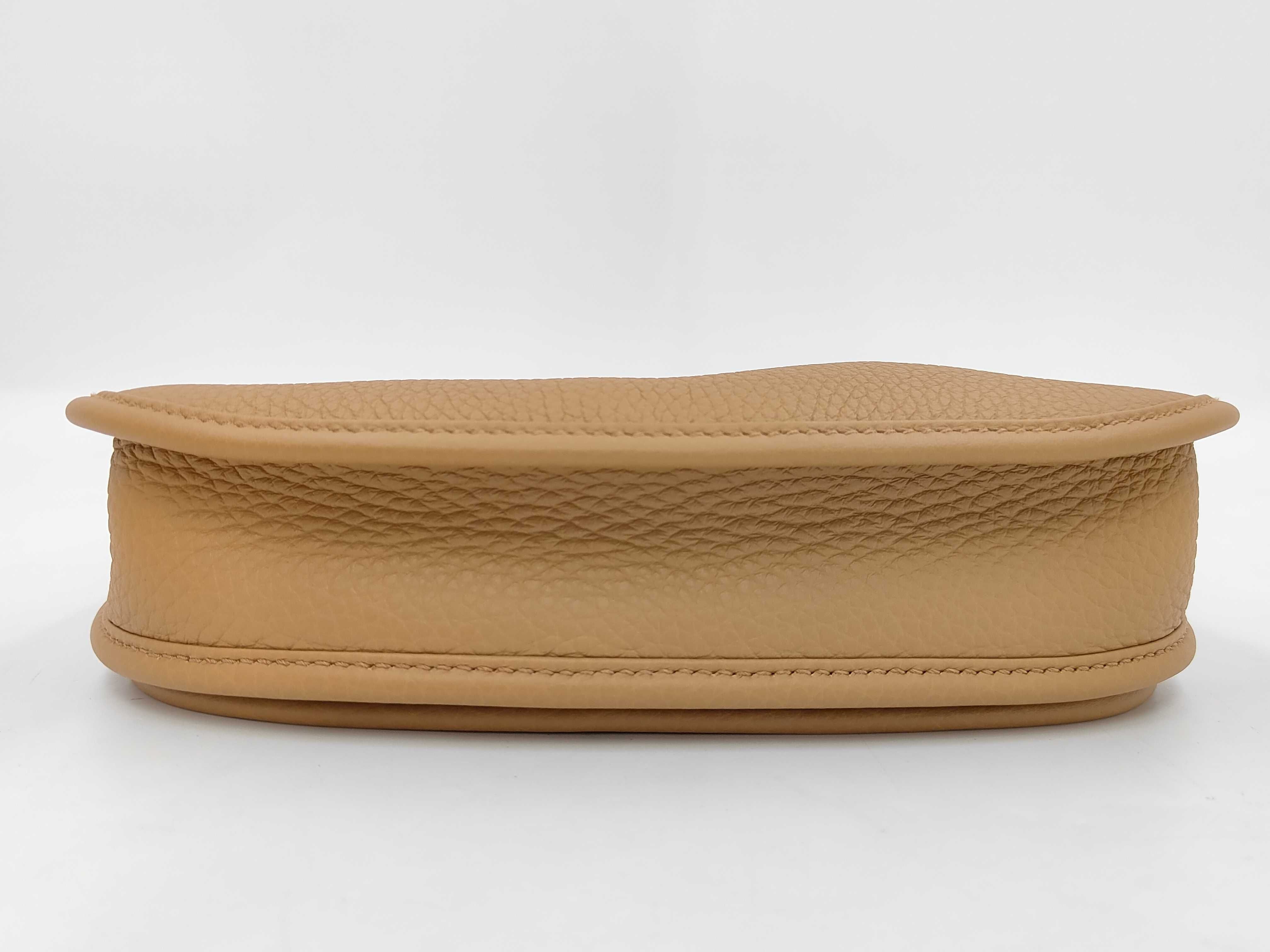 Evelyn 3 23 Biscuit Taurillon Clemence Gold hardware K engraved shoulder bag — view 3