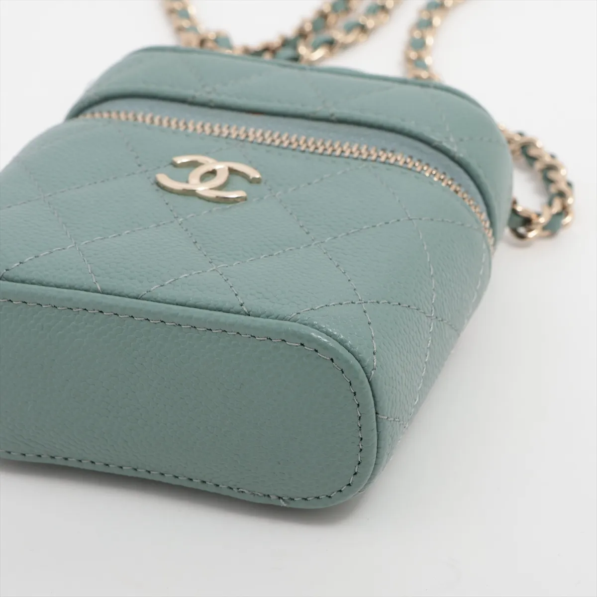 Matelasse caviar skin 2WAY shoulder bag vanity green gold hardware 31881144 31s — view 3