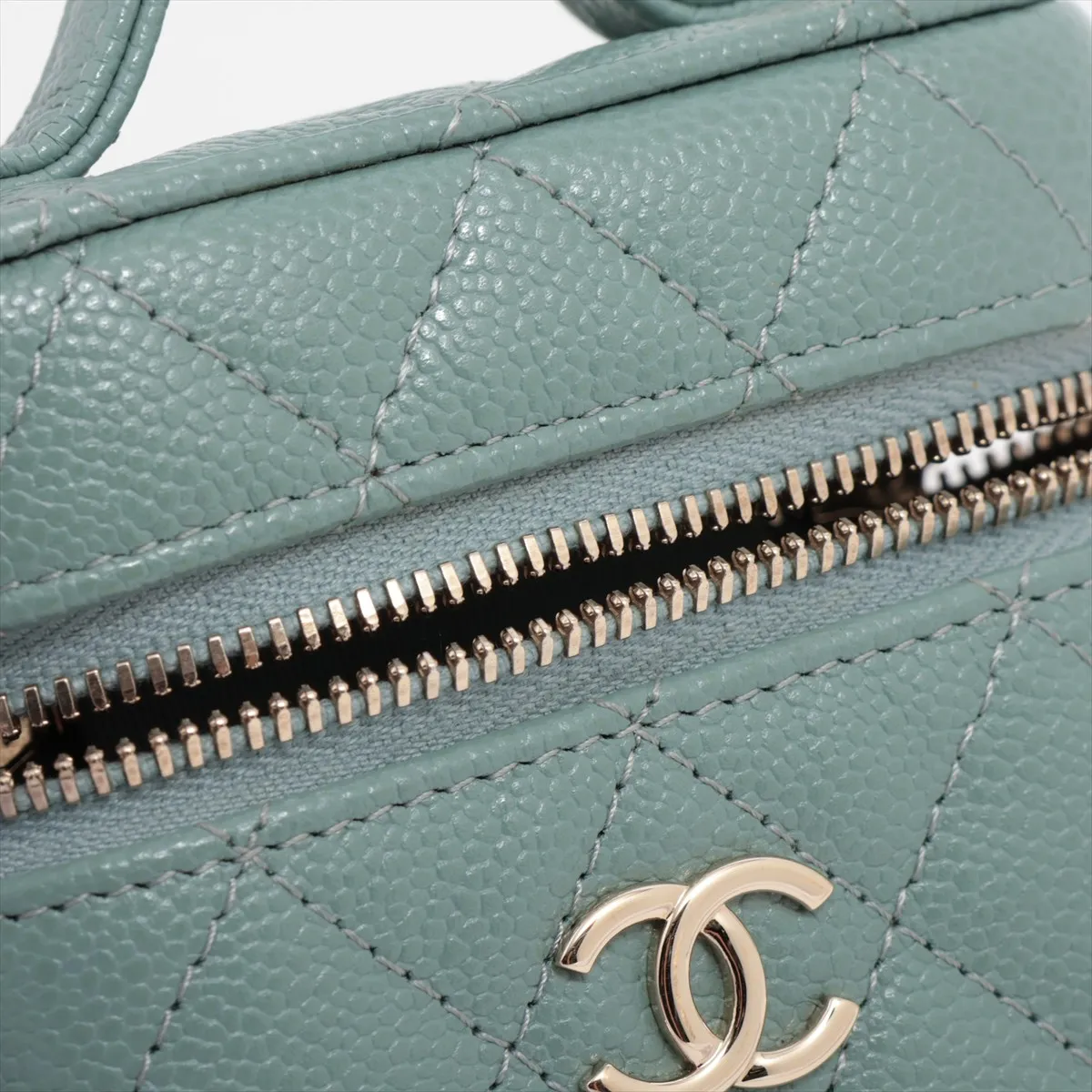 Matelasse caviar skin 2WAY shoulder bag vanity green gold hardware 31881144 31s — view 10