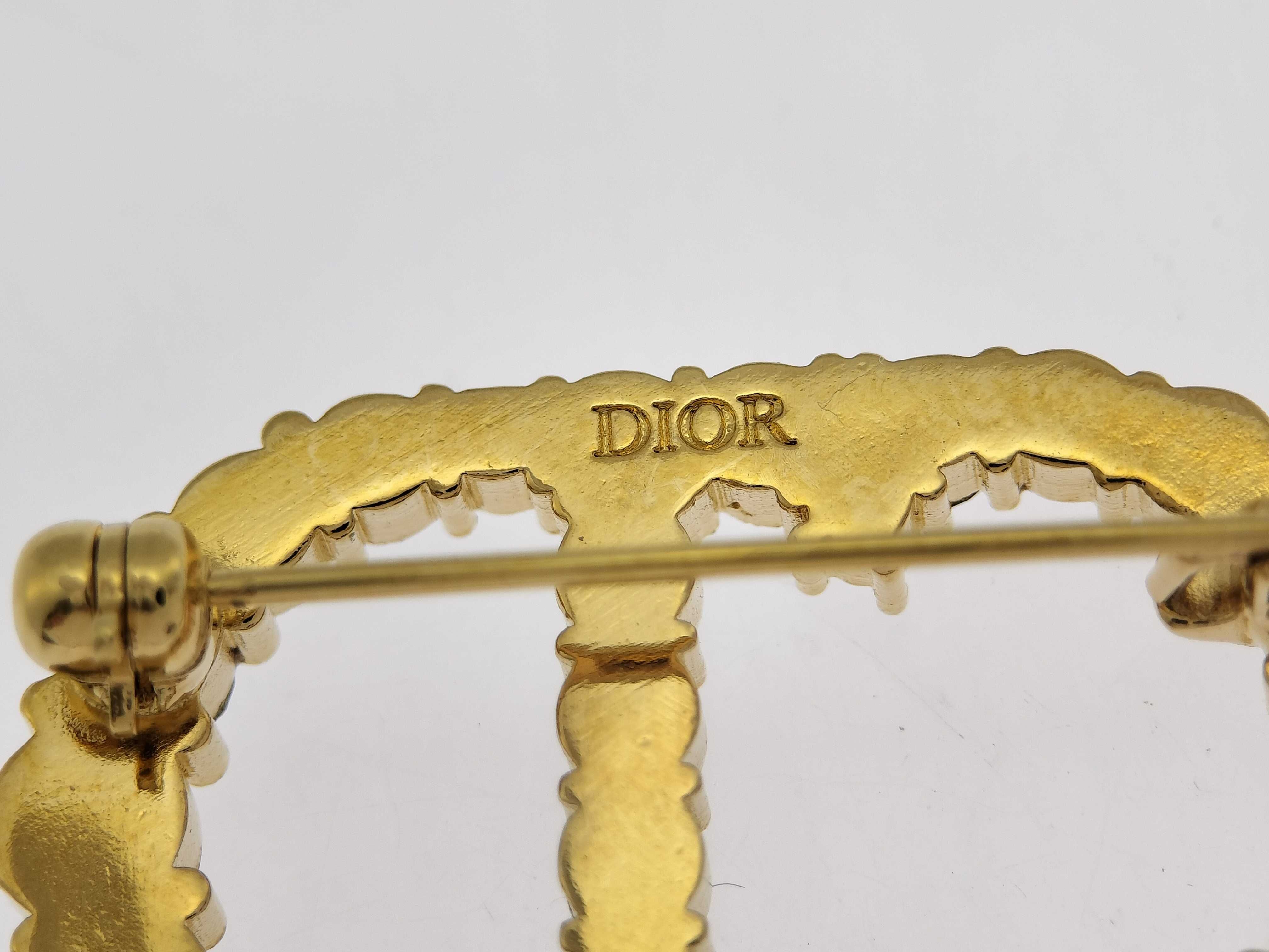 brooch with rhinestones and CD logo, gold. — view 7