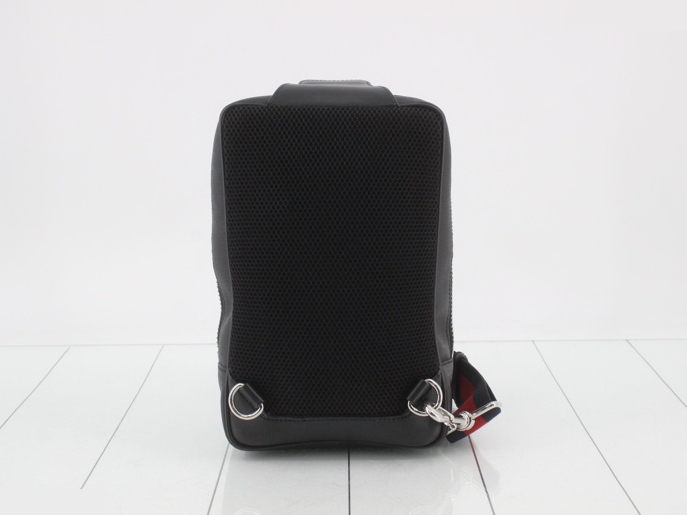 GG Supreme Shoulder Bag — view 2