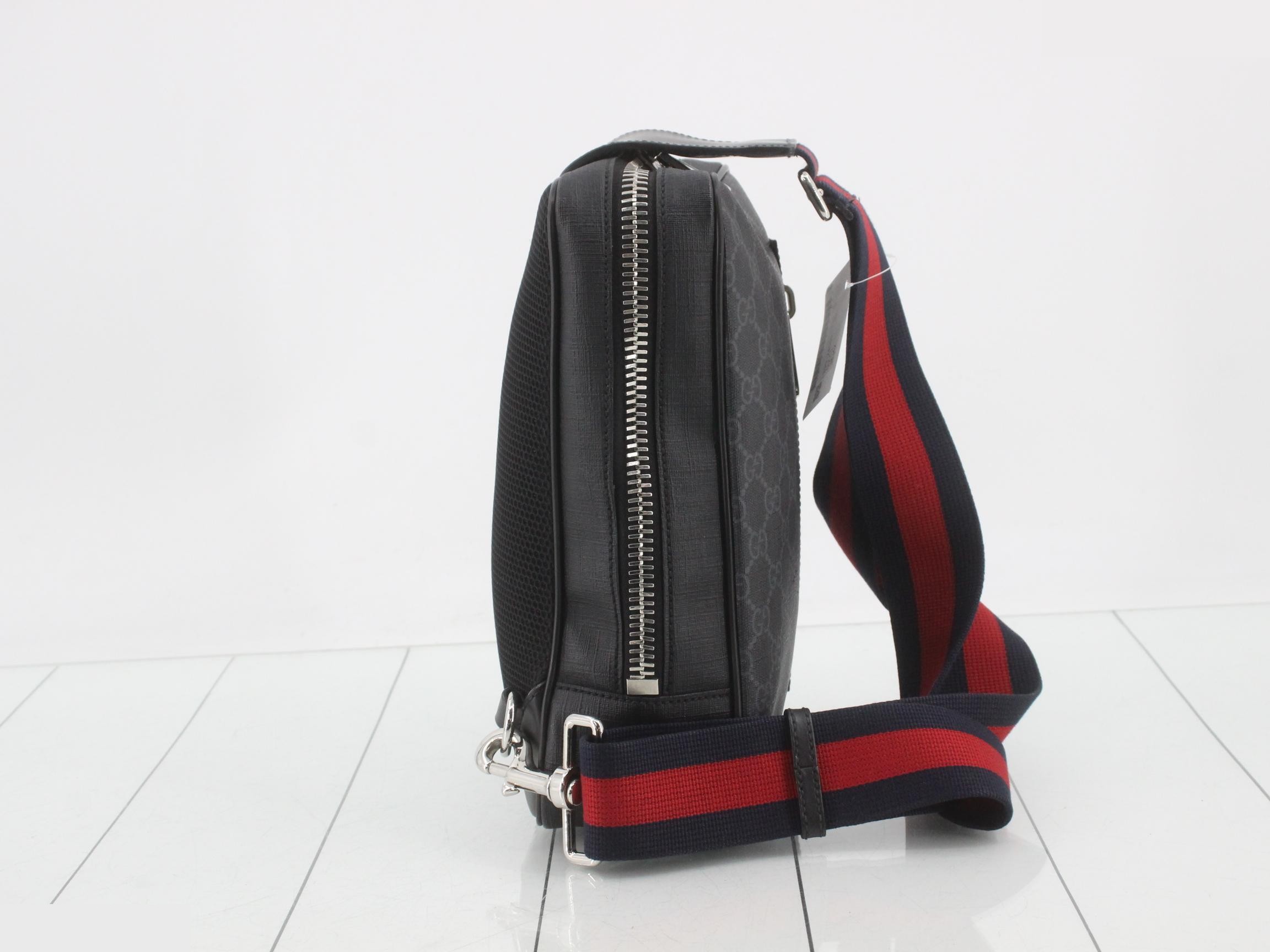GG Supreme Shoulder Bag — view 4