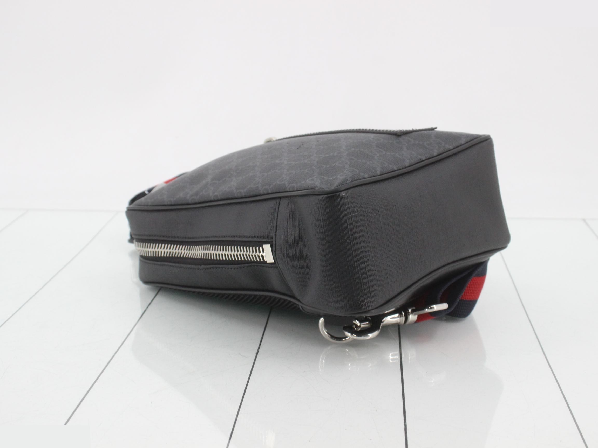 GG Supreme Shoulder Bag — view 5