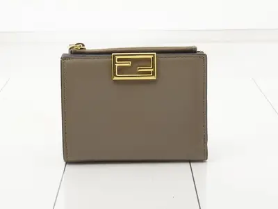 8M0447 Bi-fold wallet, gold hardware, leather, gray