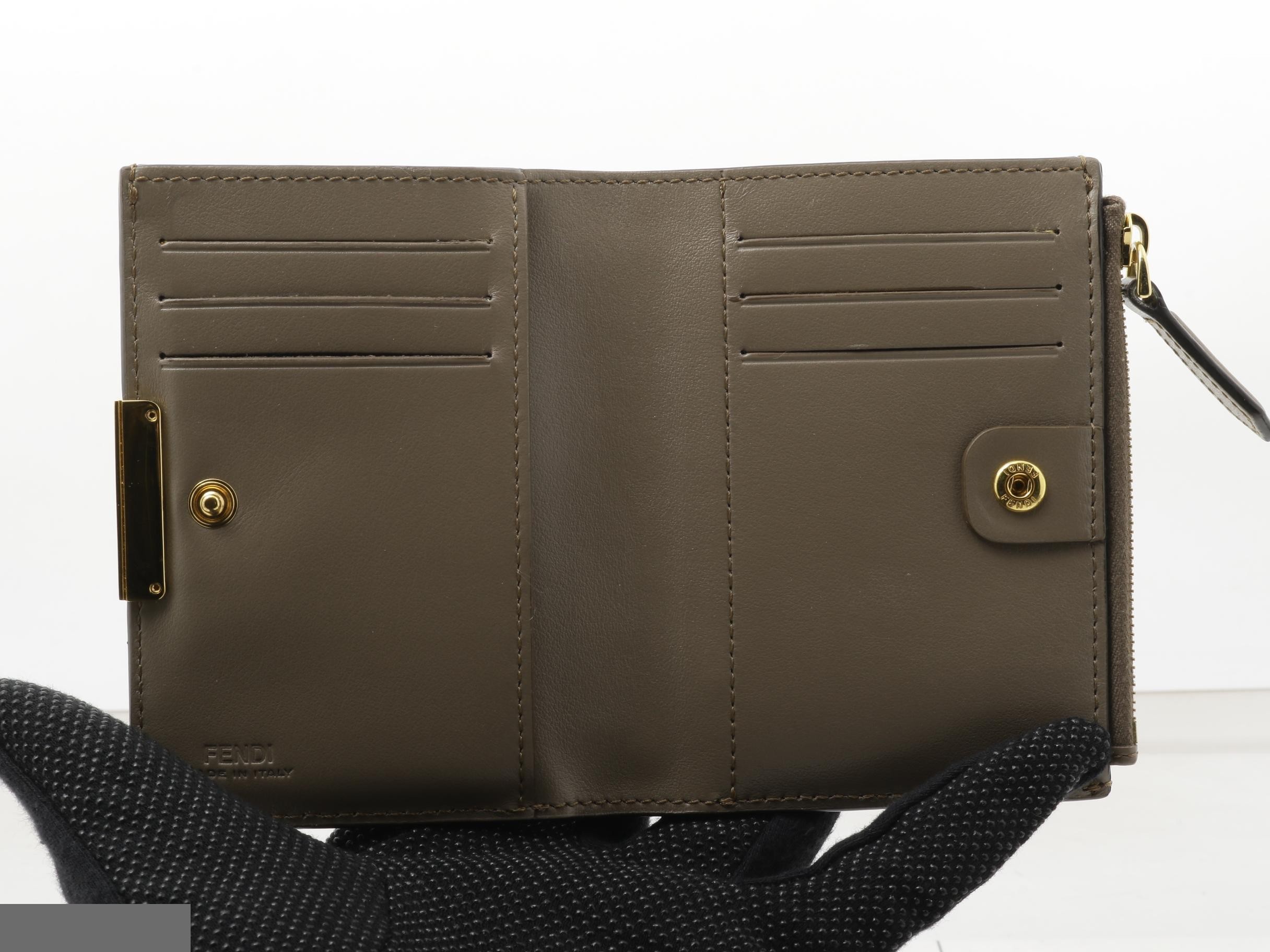 8M0447 Bi-fold wallet, gold hardware, leather, gray — view 4
