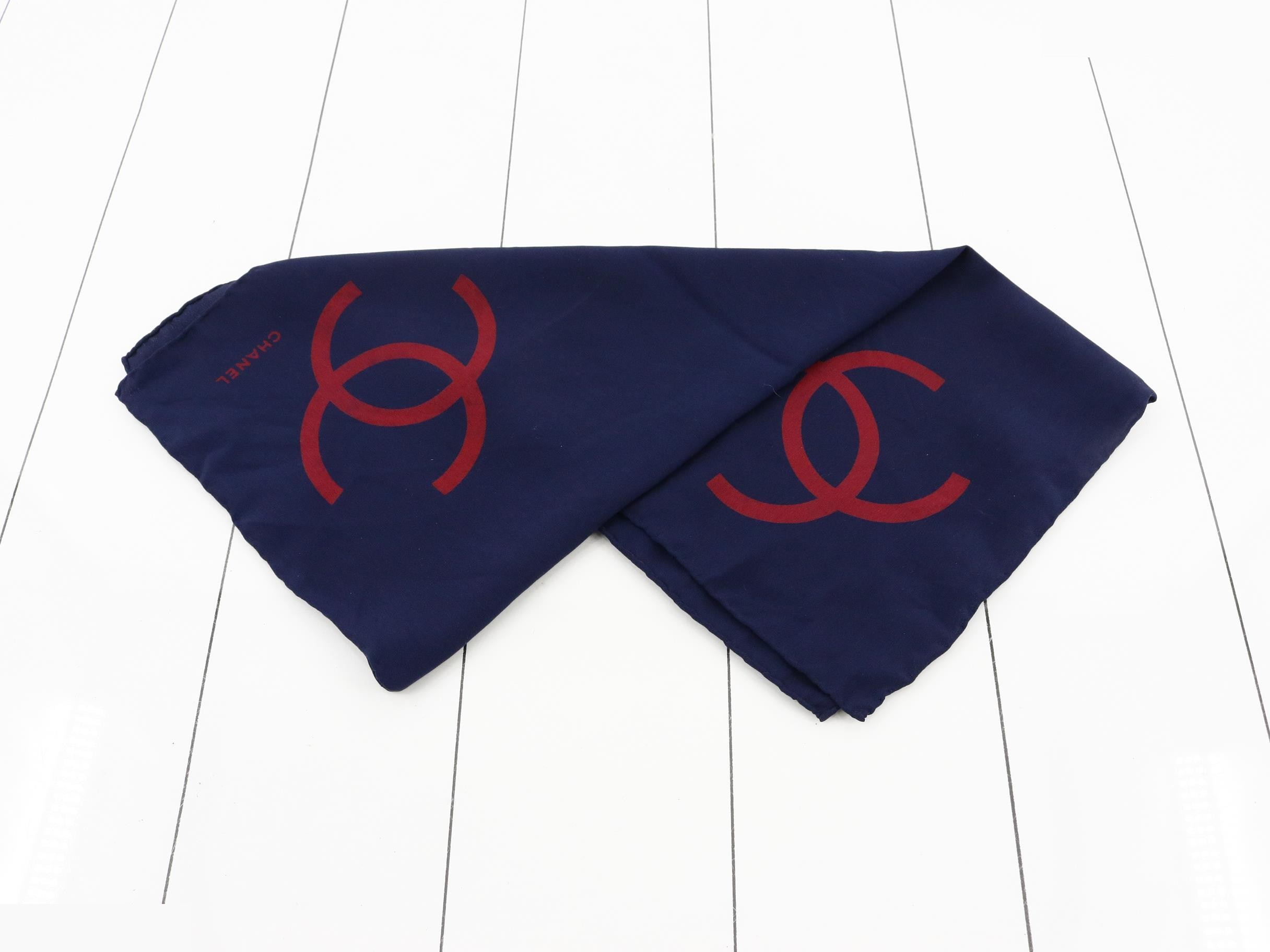 Vintage Classic (Accessories) - Silk Scarf — view 2