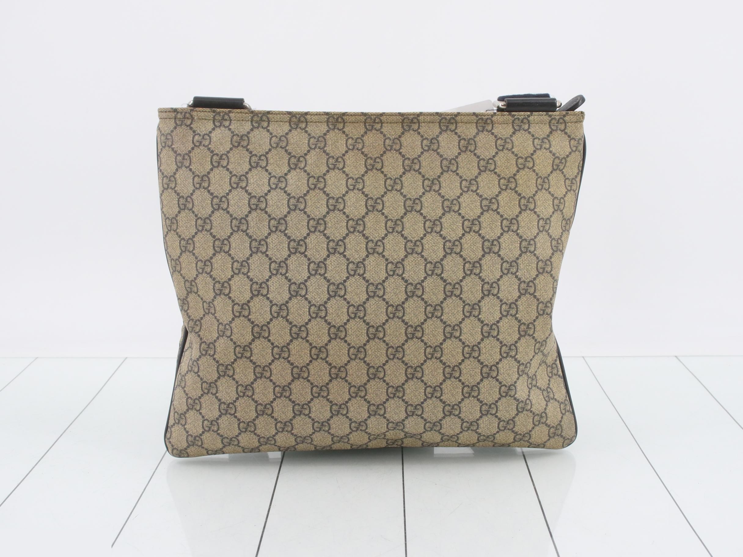 GG Supreme Shoulder Bag — view 2