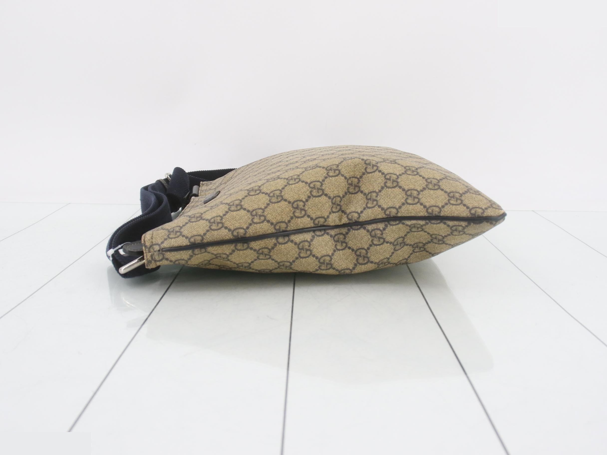 GG Supreme Shoulder Bag — view 4