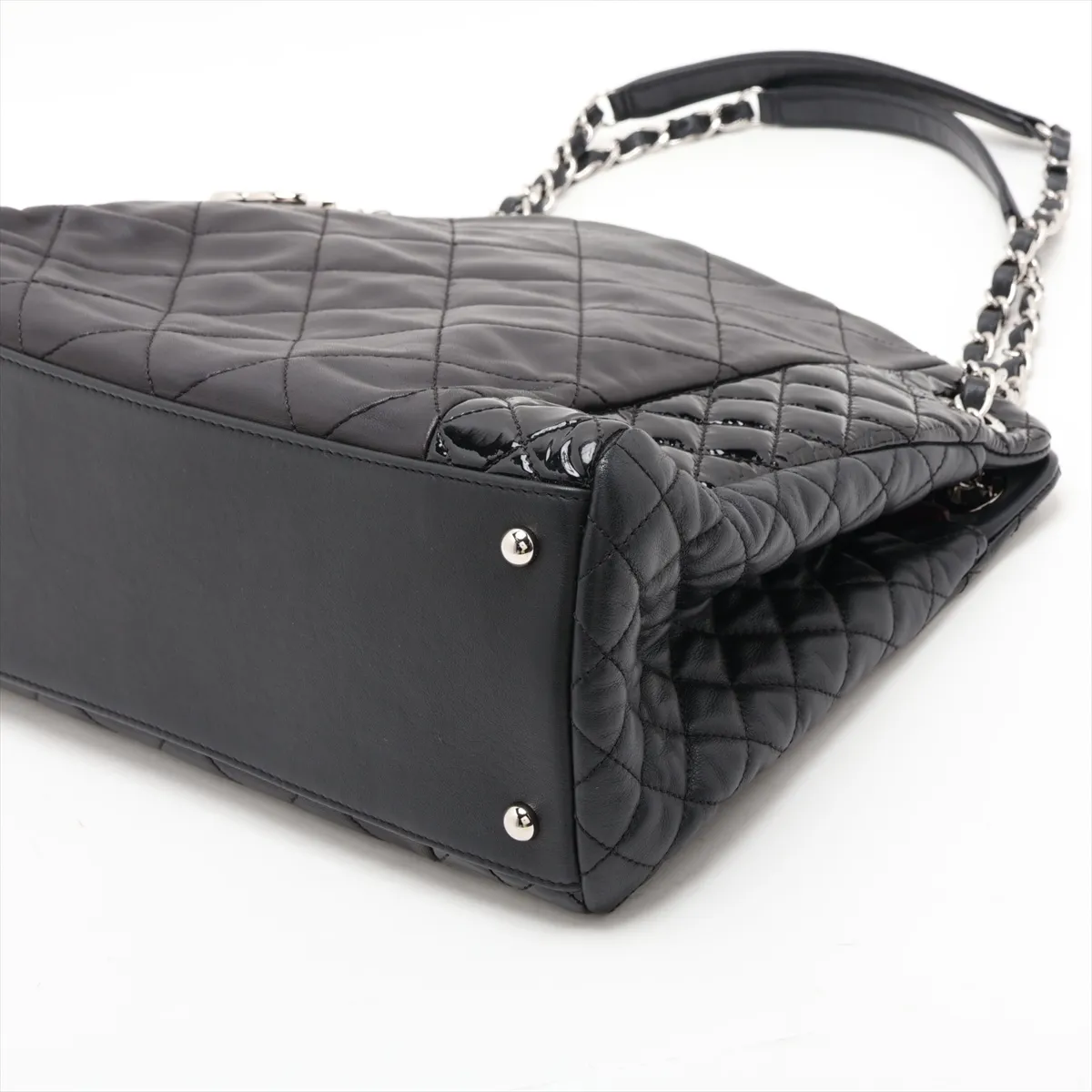 Matelassé Lambskin x Patent Leather Chain Shoulder Bag, Black, Silver Hardware, 19031744, Serial Number 19 — view 3