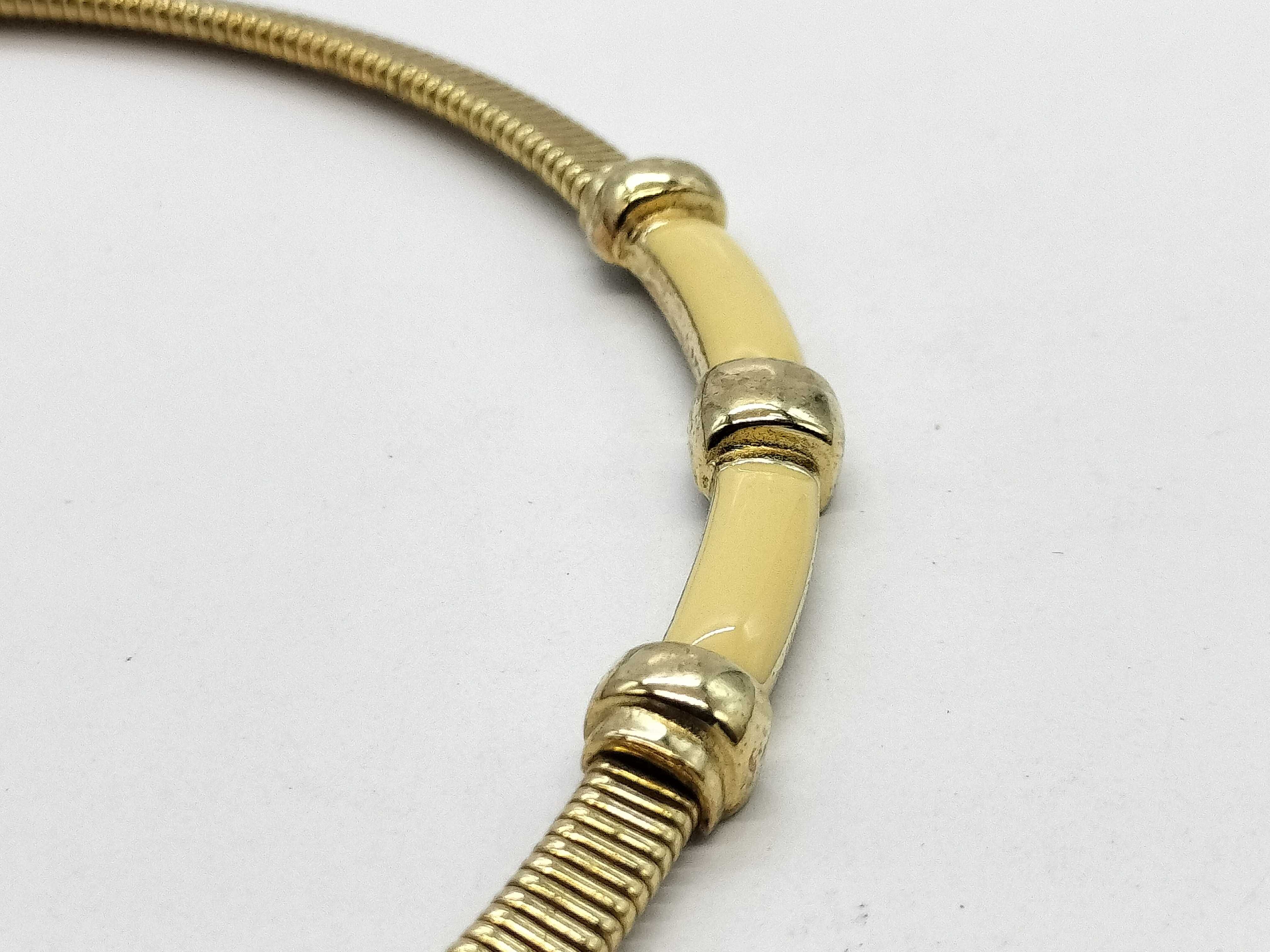 necklace — view 3