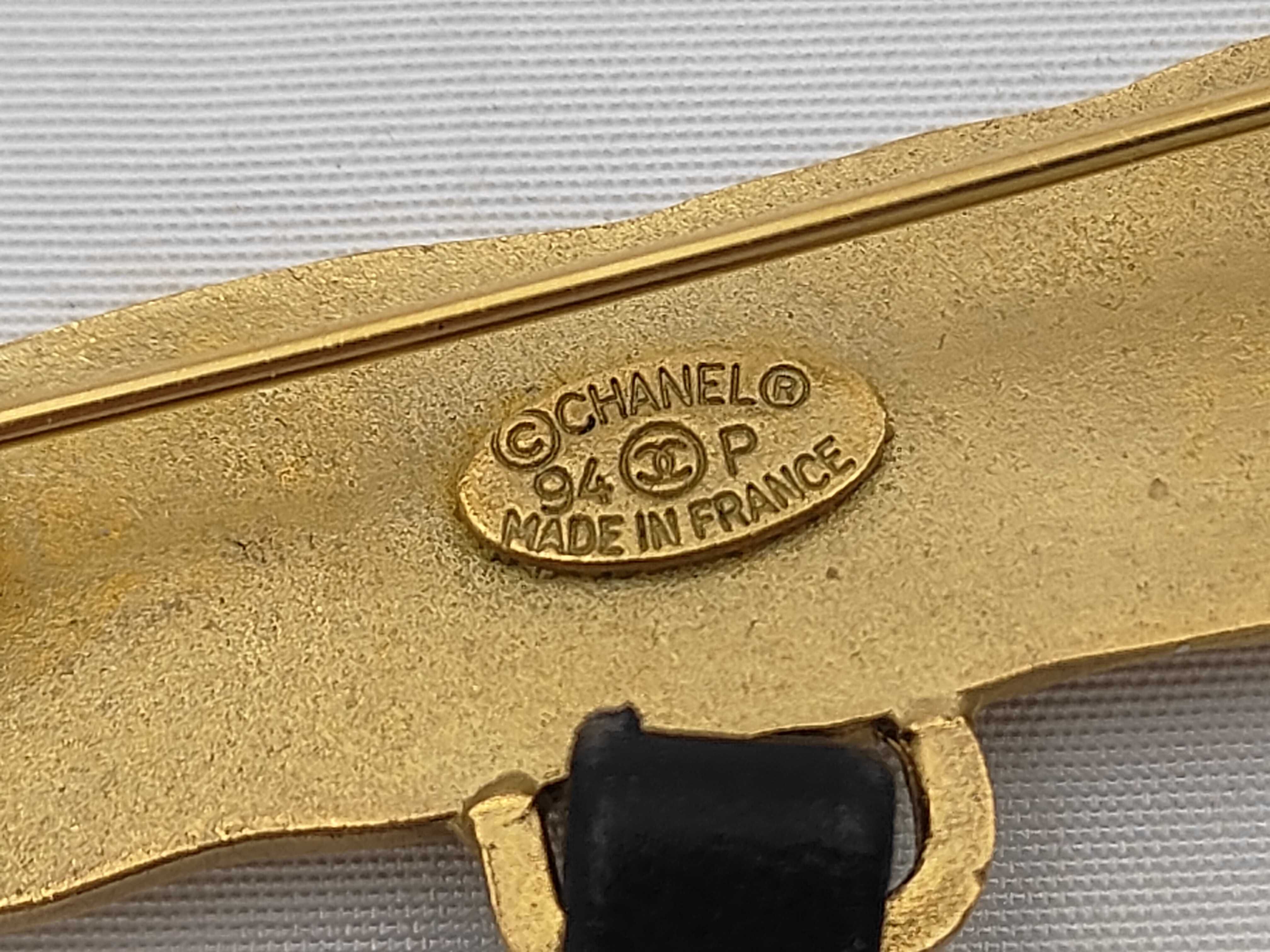 94P triangle brooch — view 4