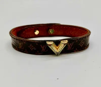 Bracelet, wrist circumference approximately 15 cm