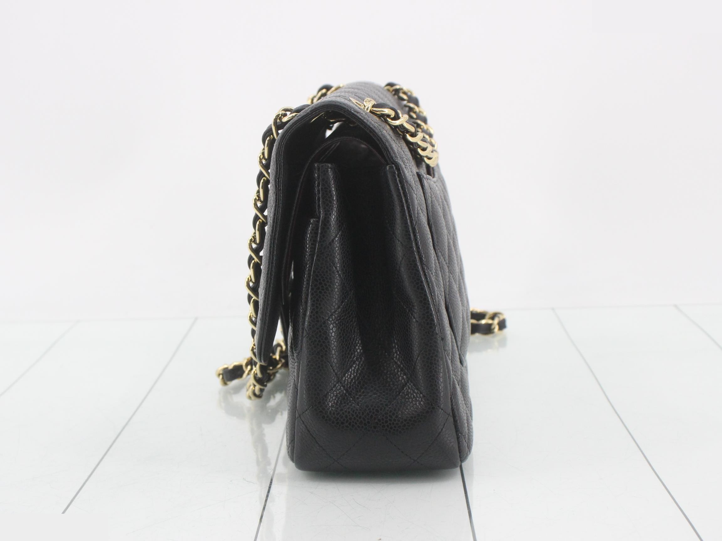 Large Matelassé 30, caviar leather, double flap, double chain shoulder bag. — view 3
