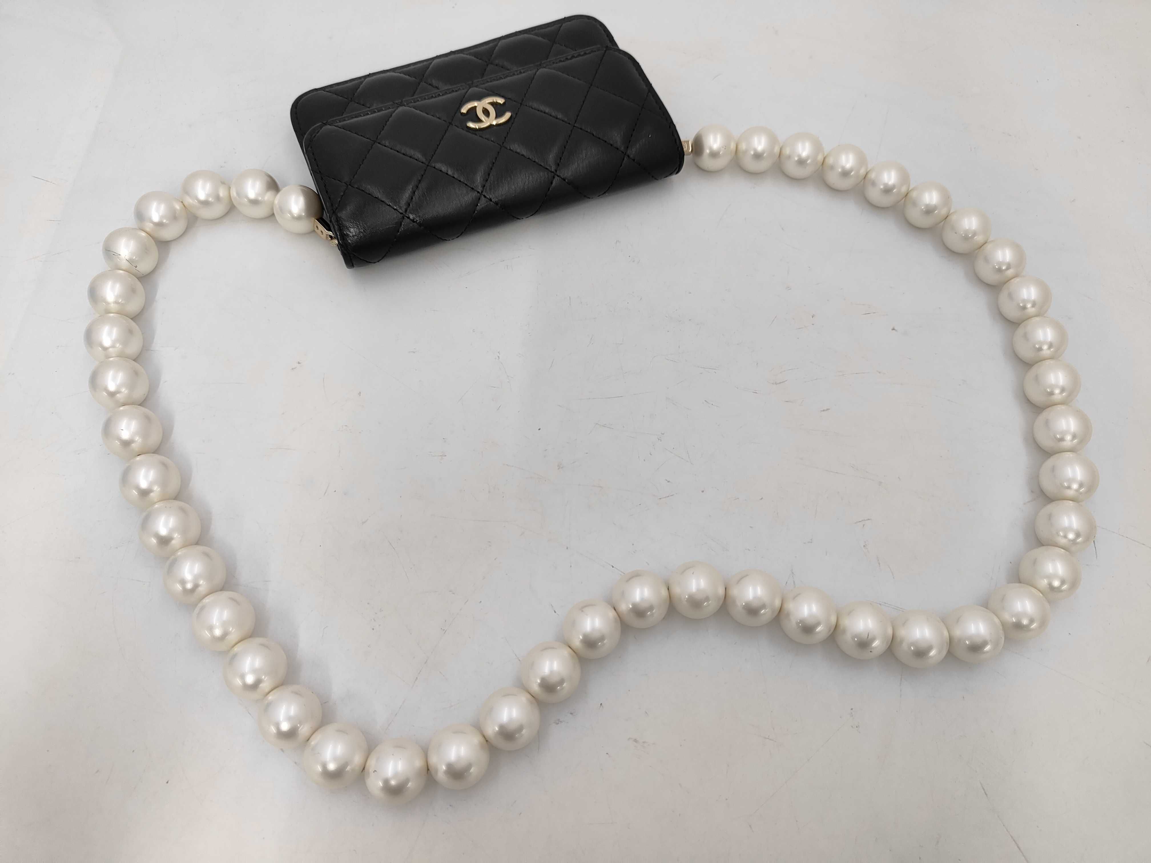 Matelassé Maxi Pearl Chain Card Holder, Black Lambskin, Gold Hardware, Shoulder Bag — view 3