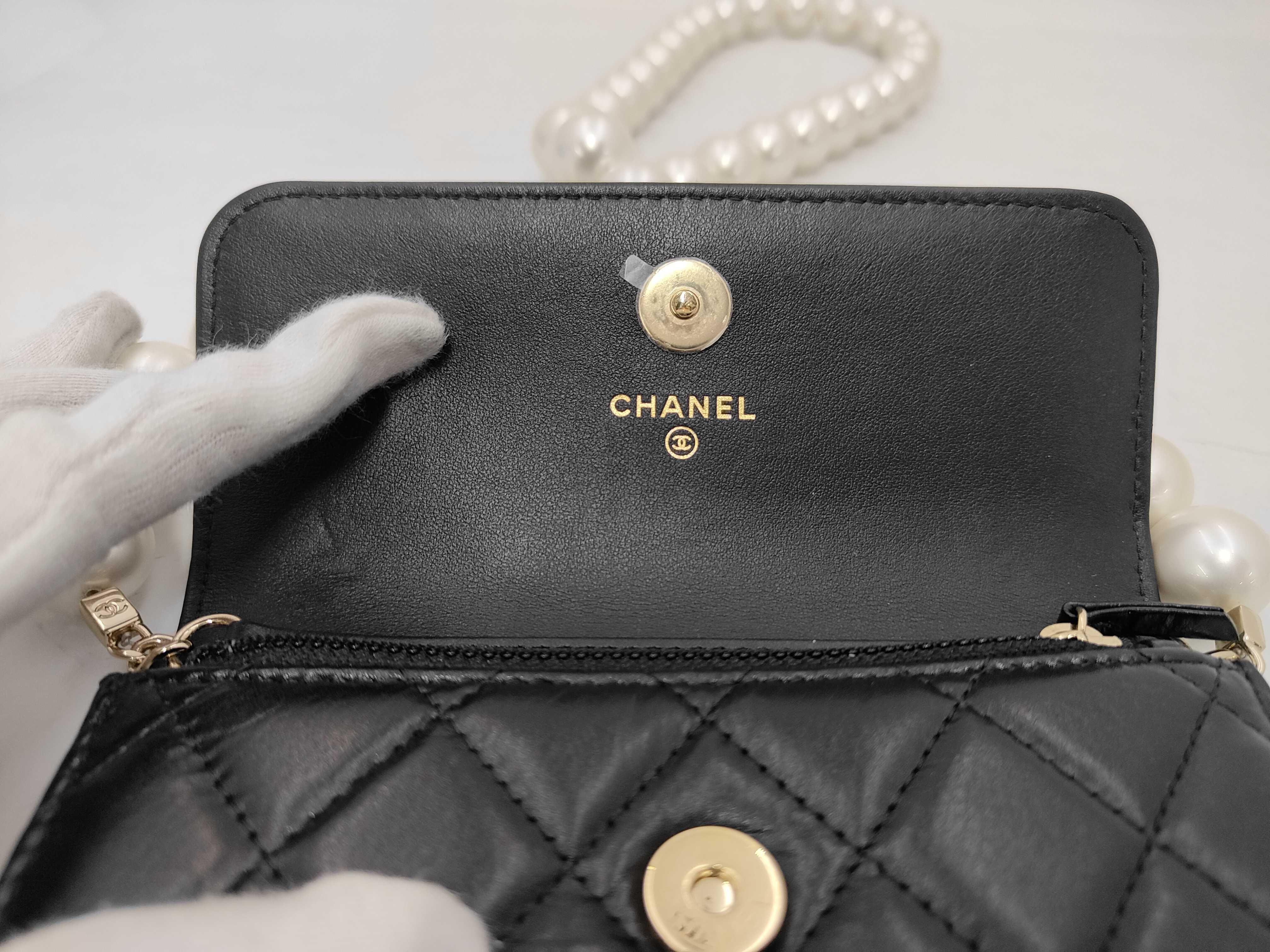 Matelassé Maxi Pearl Chain Card Holder, Black Lambskin, Gold Hardware, Shoulder Bag — view 7