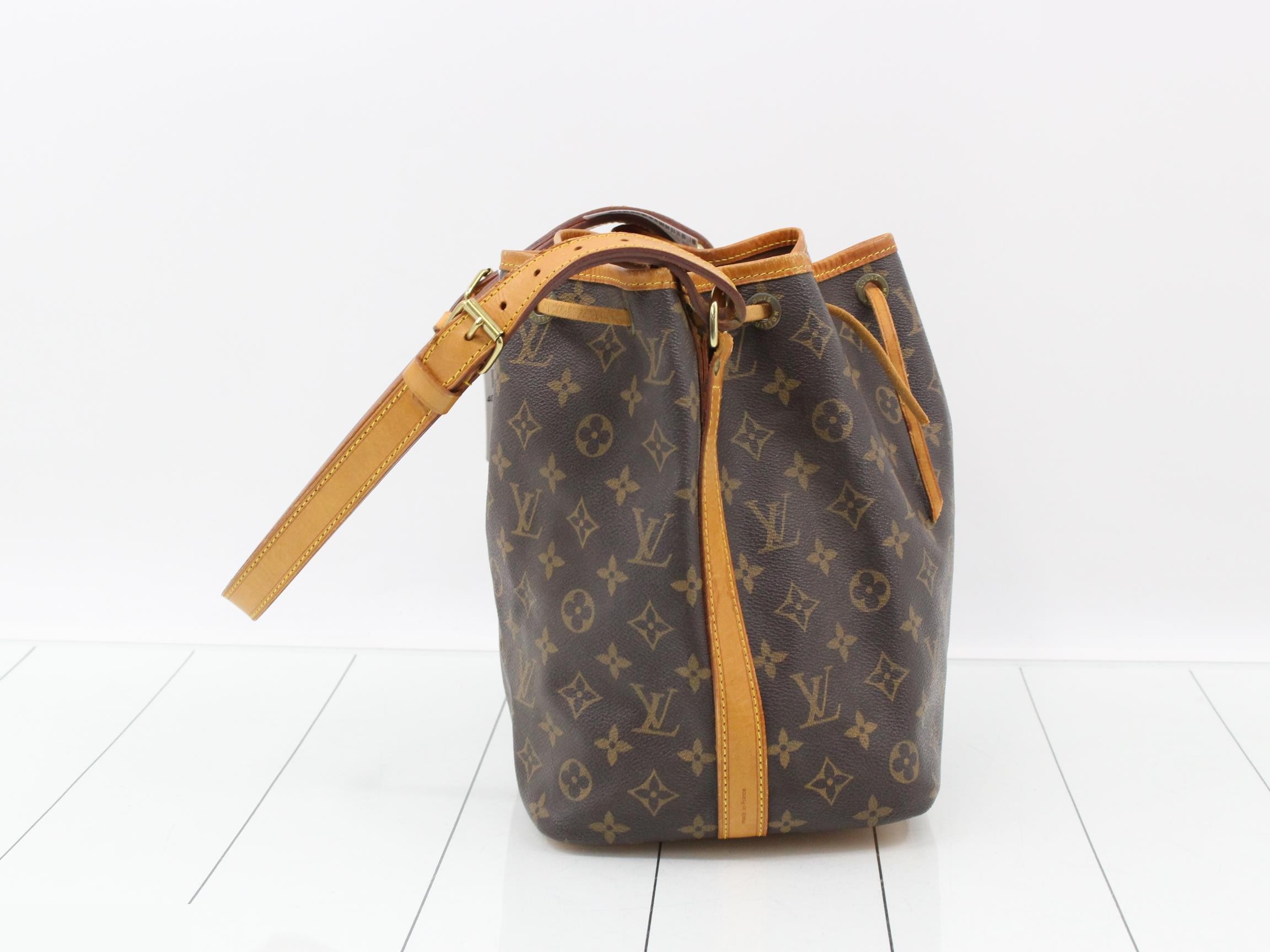 Monogram Petit Noé (old model) shoulder bag — view 4